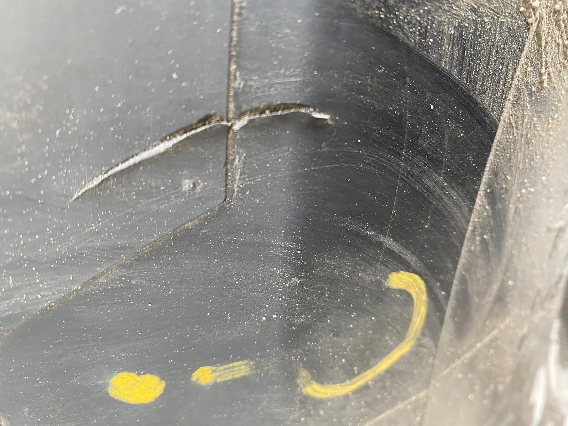 Used 90% 23.5R25 Michelin E3 XADN+   _x000D_
185B  _x000D_
(Lug Cuts, Sidewall Cuts, Cuts Between Lu image 8