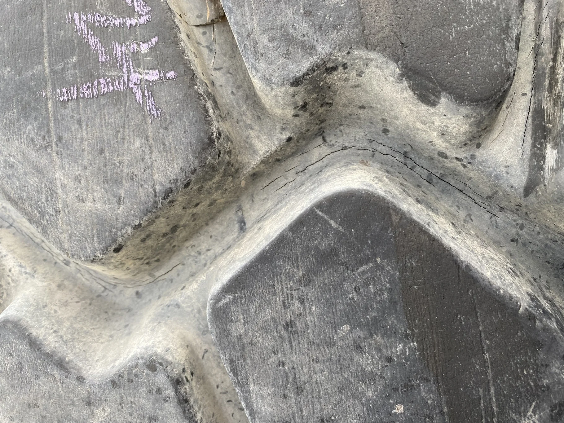 Used 90% 23.5R25 Michelin E3 XADN+   _x000D_
185B  _x000D_
(Lug Cuts, Sidewall Cuts, Cuts Between Lu image 9