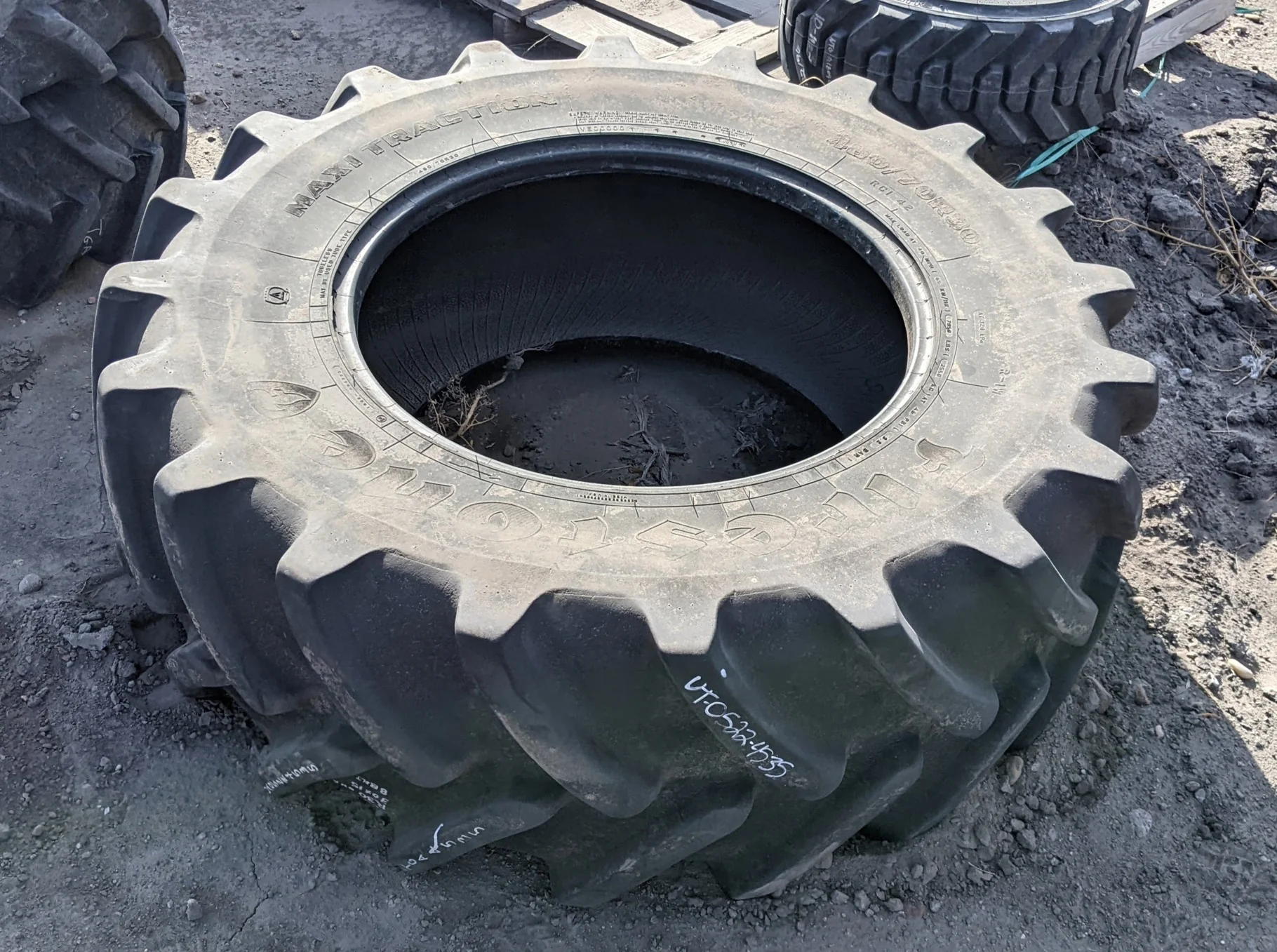 Used 75% 480/70R30 Firestone Maxi Traction R-1W (162D) TL - Good Condition  _x000D_
(Weathering, Stu