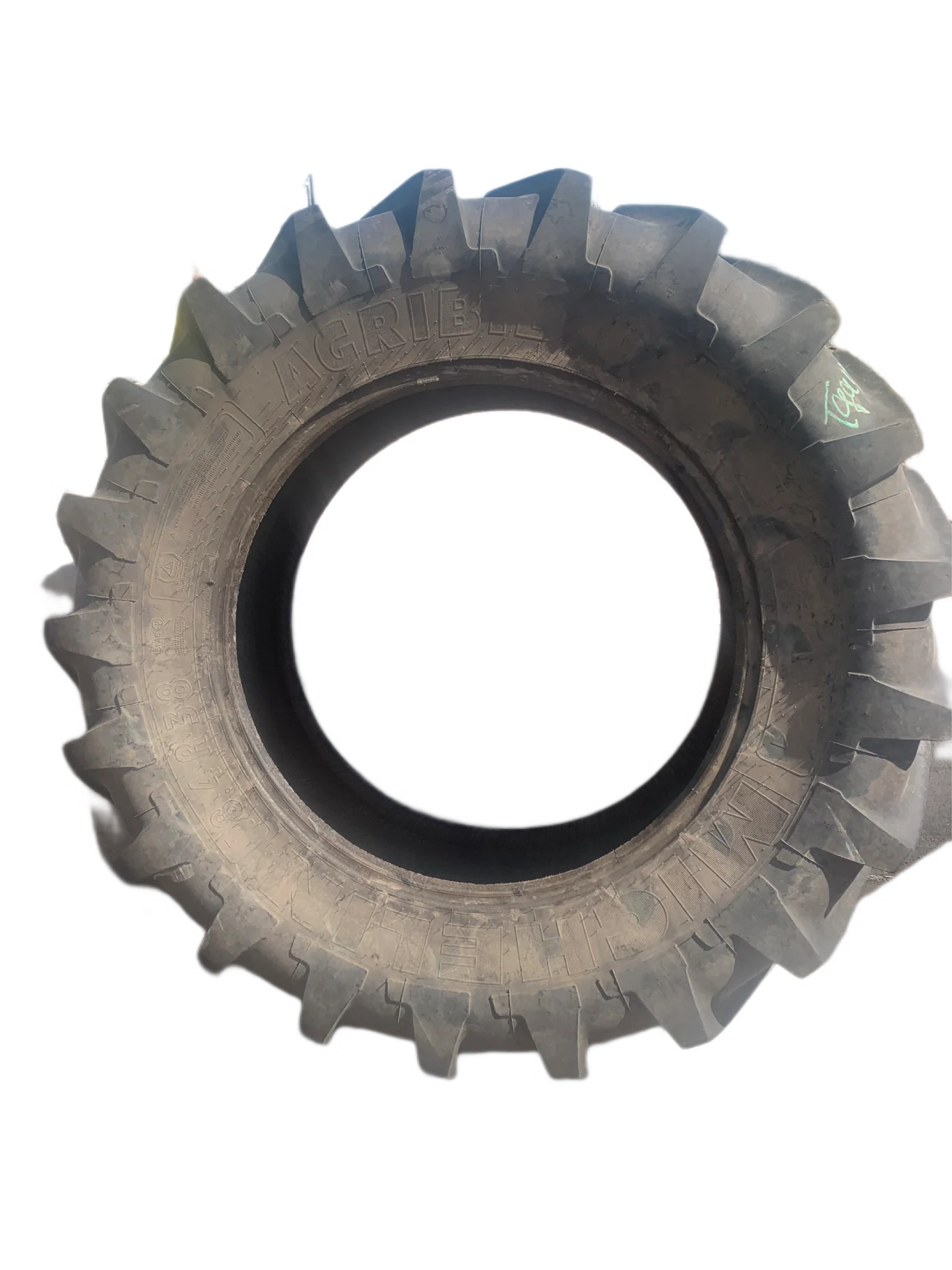 Used 75% 18.4R38 Michelin AgriBib R-1W (151A8/148B) TL - Good Condition  _x000D_
(Lug Cuts) image 2
