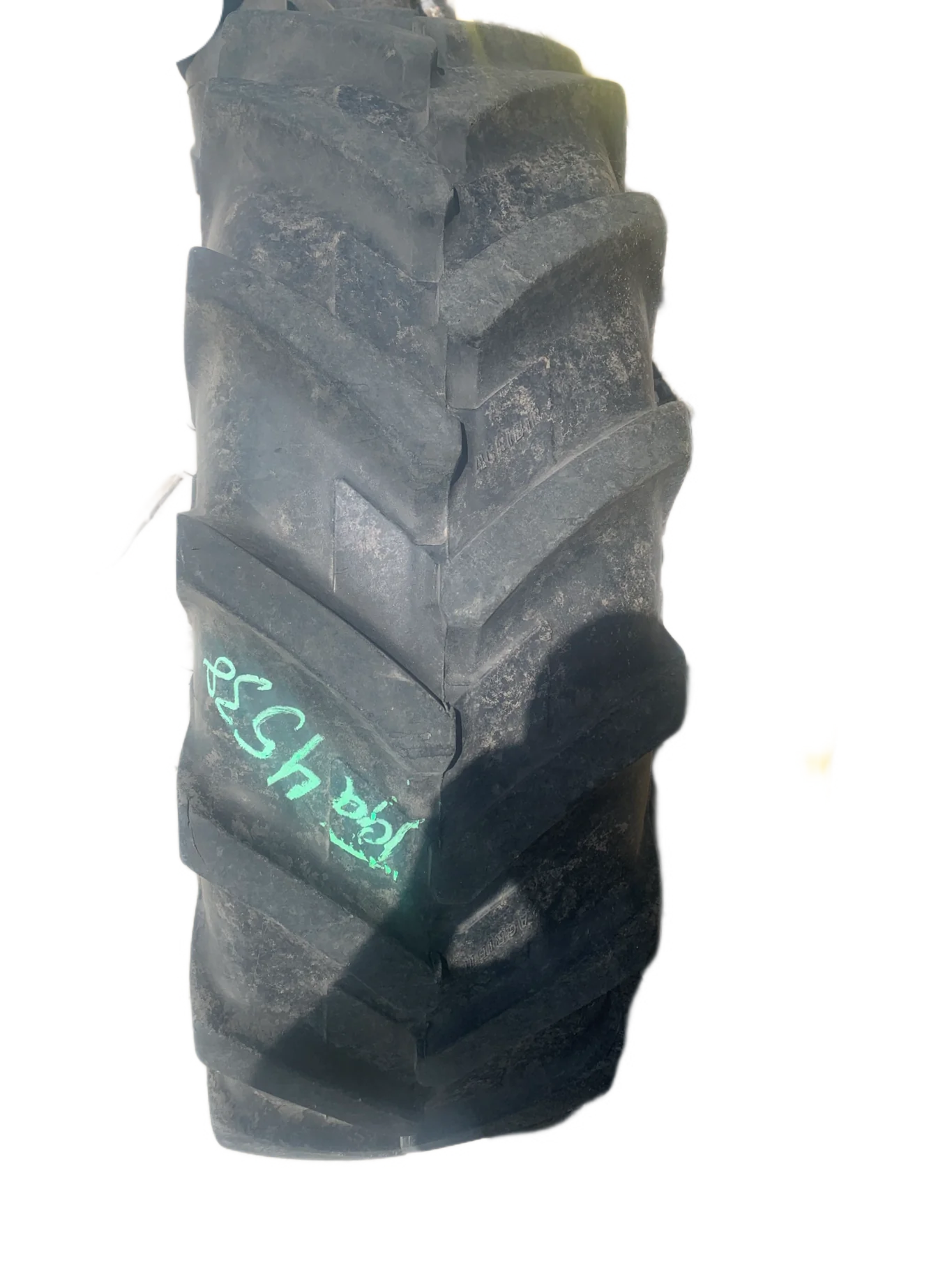 Used 60% 14.9R28 Michelin AgriBib R-1W (134A8/131B) TL - Good Condition  _x000D_
(Lug Cuts) image 3