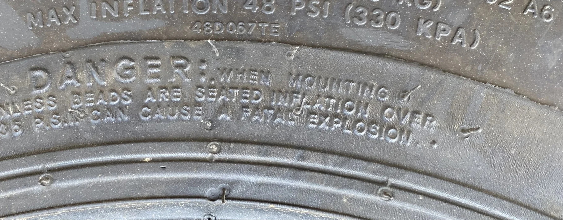 TAKE OFF 8-16 Titan Hi Traction Lug R-1 E (10 Ply) TL - Excellent Condition image 4