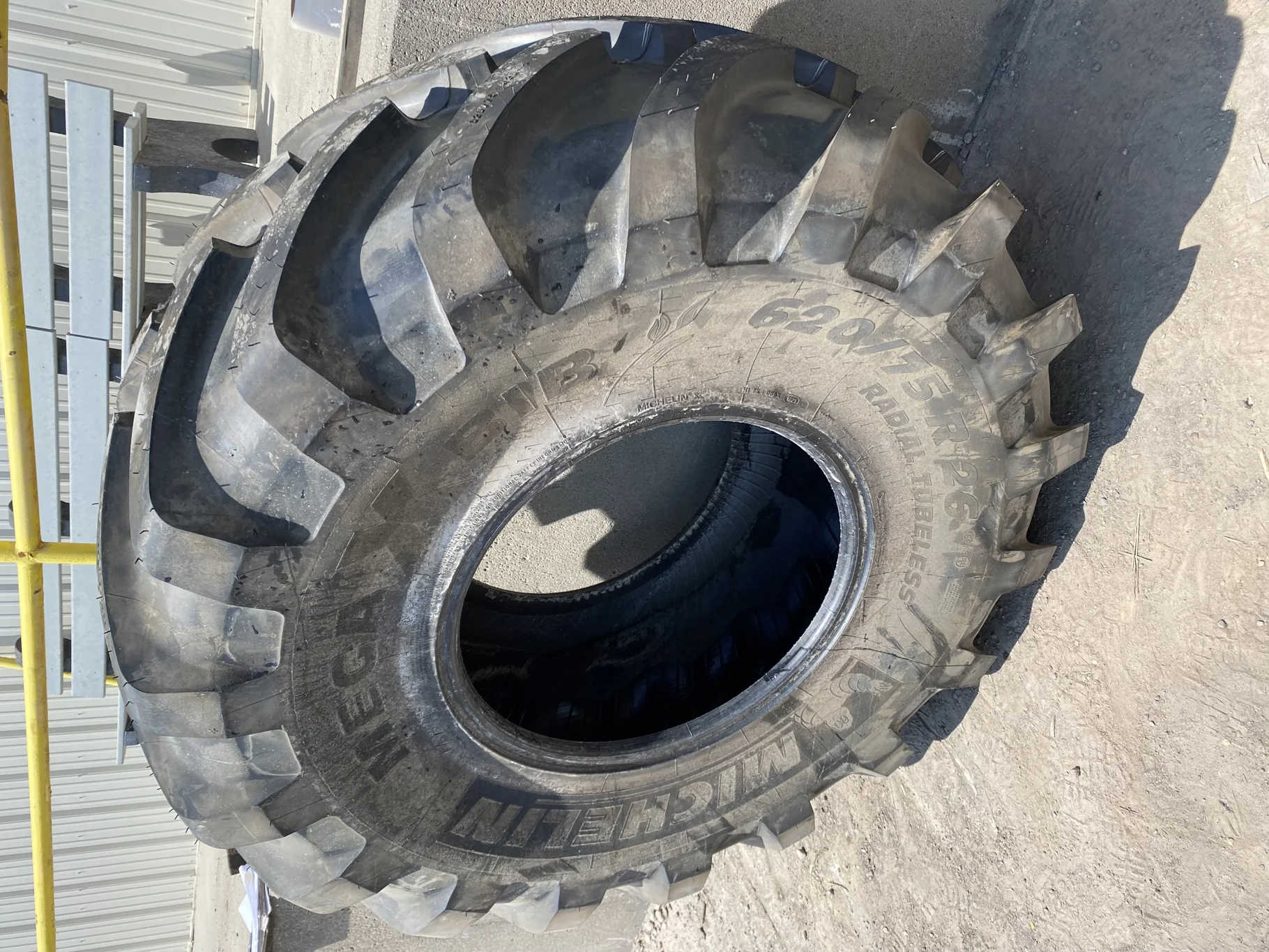 Take Off 620/75R26 Michelin MegaXBib R-1W (166A8/166B) TL - Excellent Condition