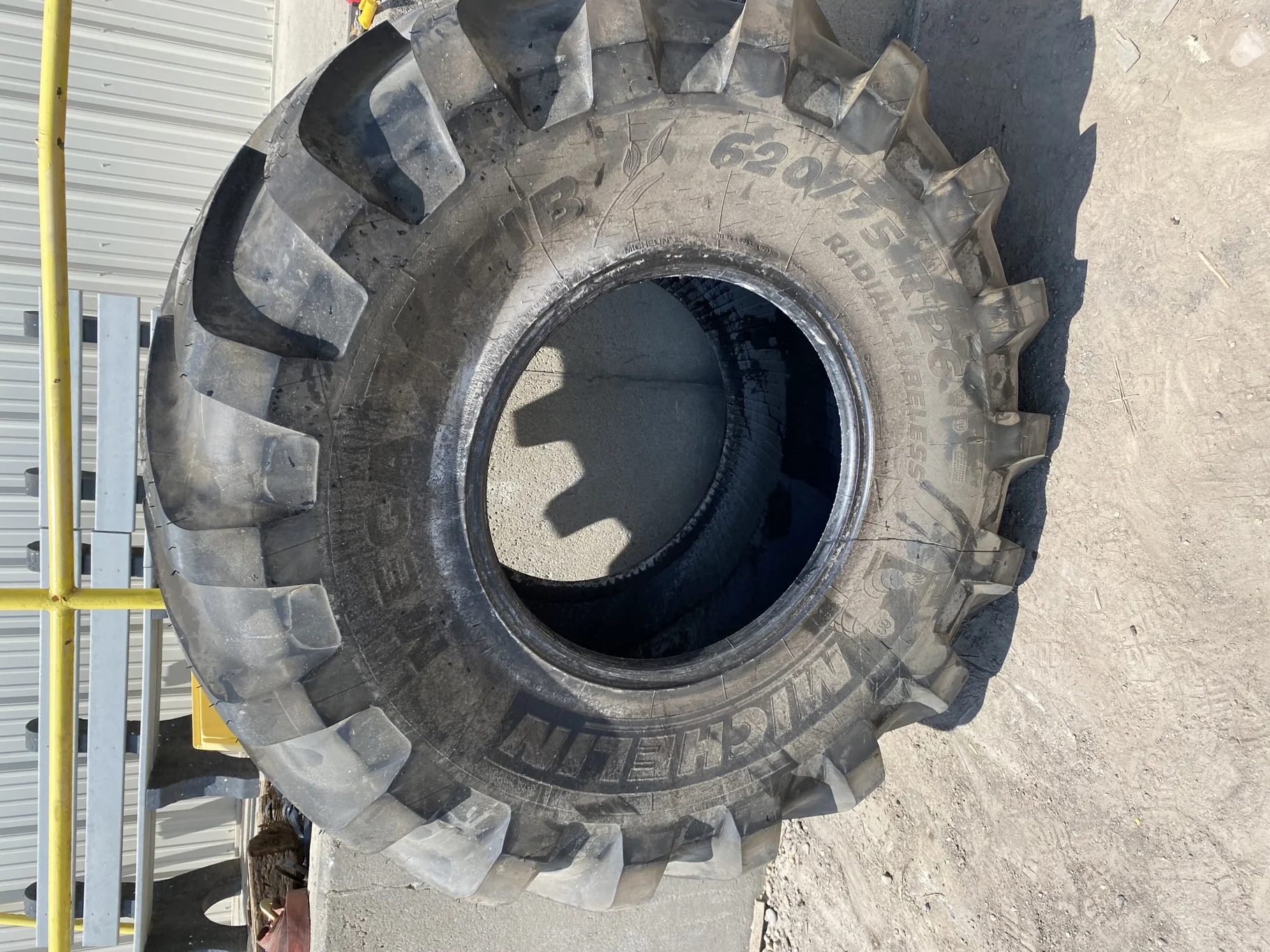 Take Off 620/75R26 Michelin MegaXBib R-1W (166A8/166B) TL - Excellent Condition image 2