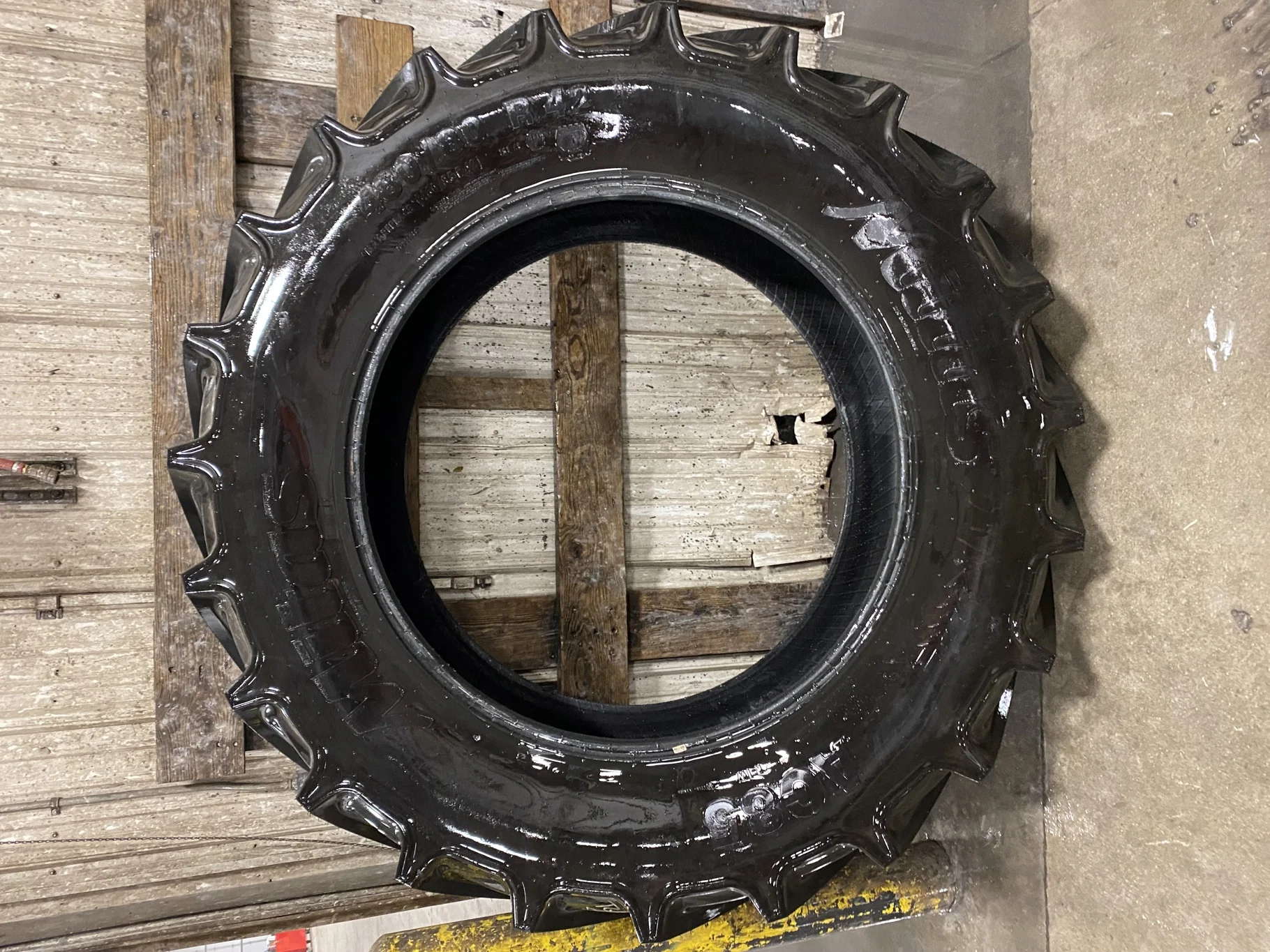 Take Off 480/80R42 (18.4R42) Mitas AC85 (151A8/151B) TL - lug stubble, Lug Cuts image 2