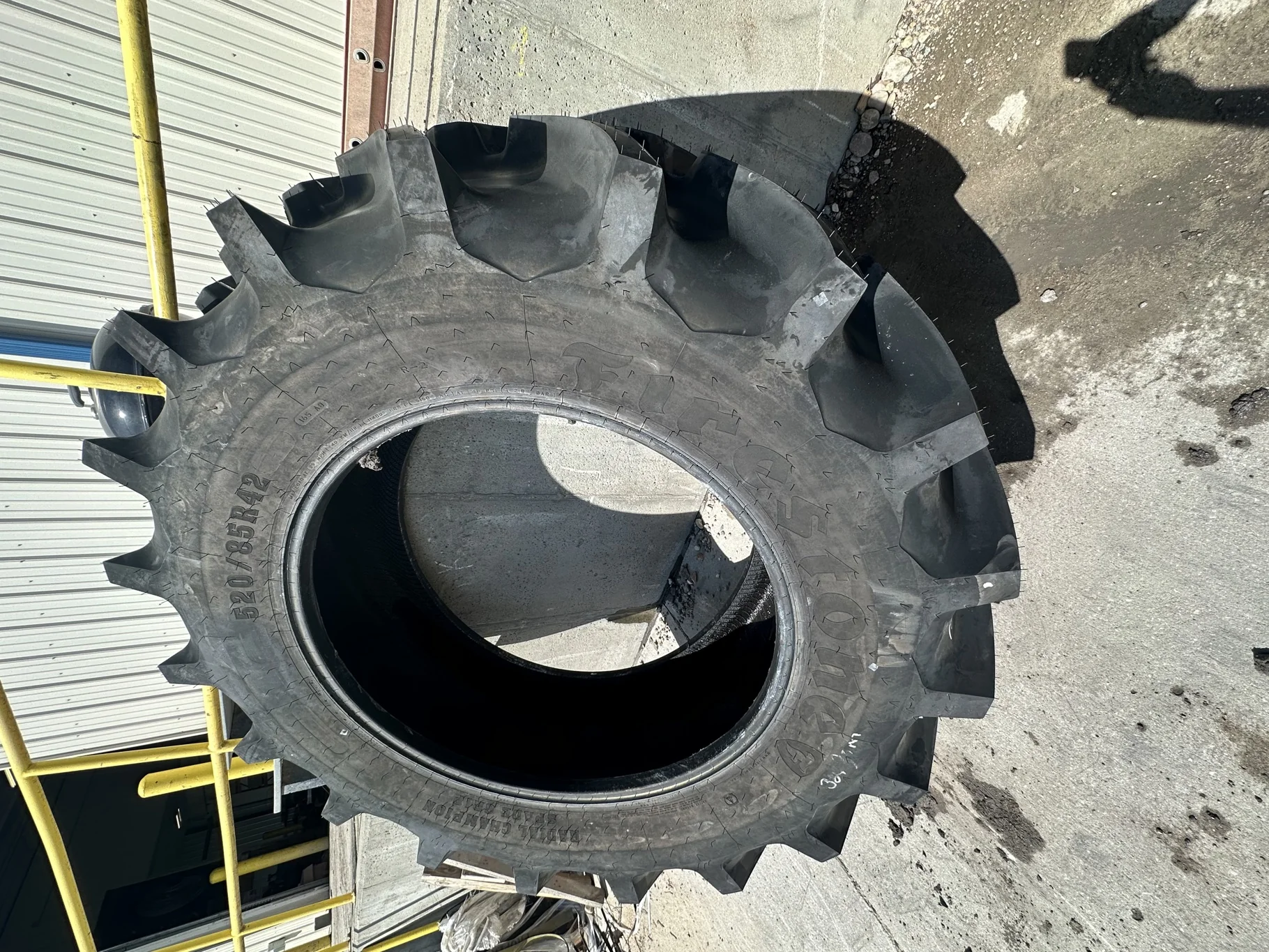 TAKE-OFF 520/85R42 FIRESTONE CHAMPION SPADE GRIP R-2 (165A8/B)