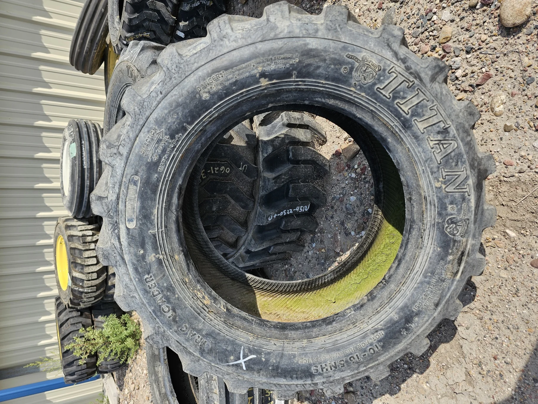 Used 65% 10-16.5NHS Titan Trac Loader Skid Steer C(6Ply) TL   _x000D_
(Lug Stubble) image 2