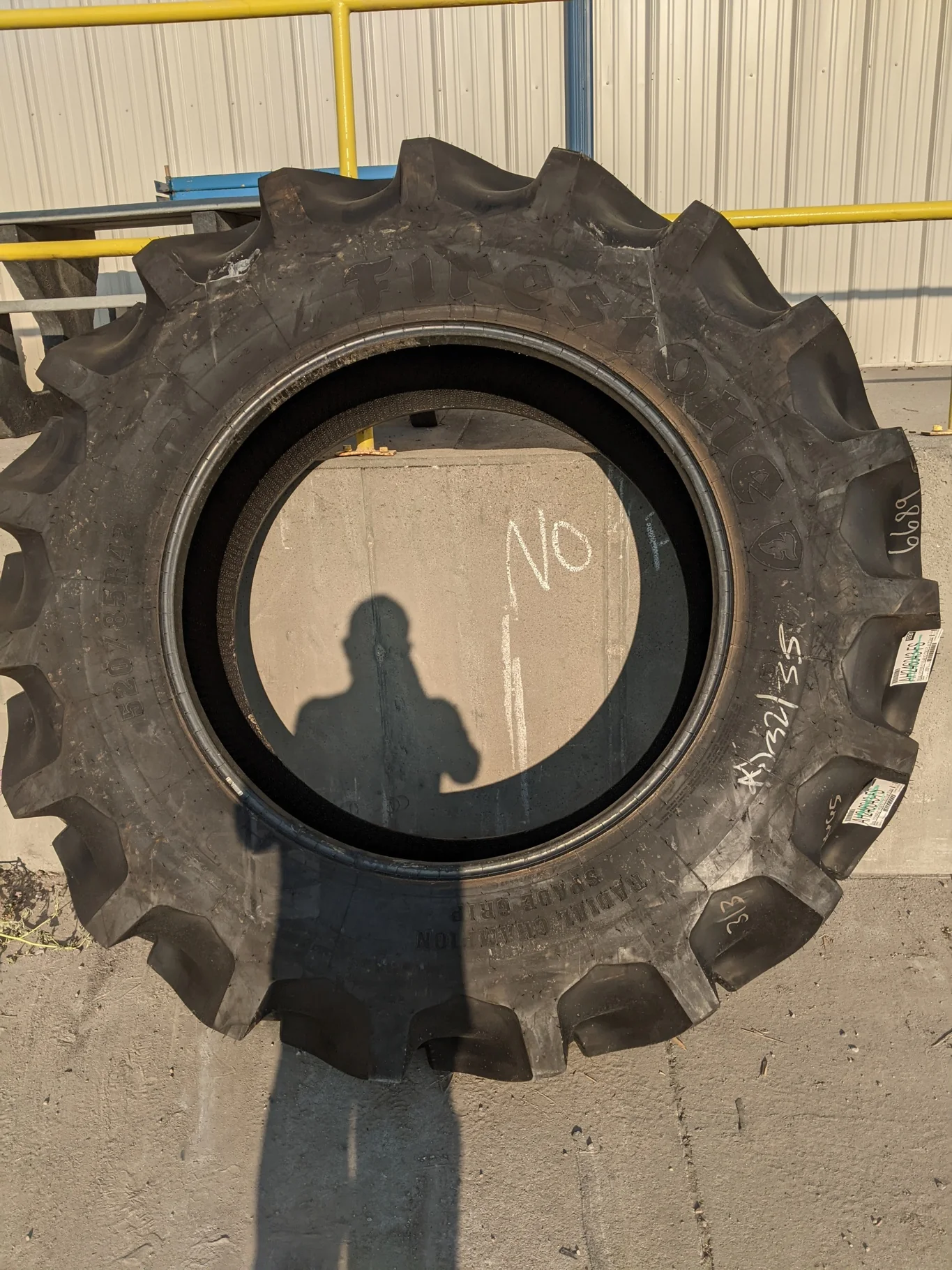 TAKE-OFF IF520/85R42 CFO FIRESTONE RADIAL CHAMPION SPADE GRIP R-2 (169B) TL image 2