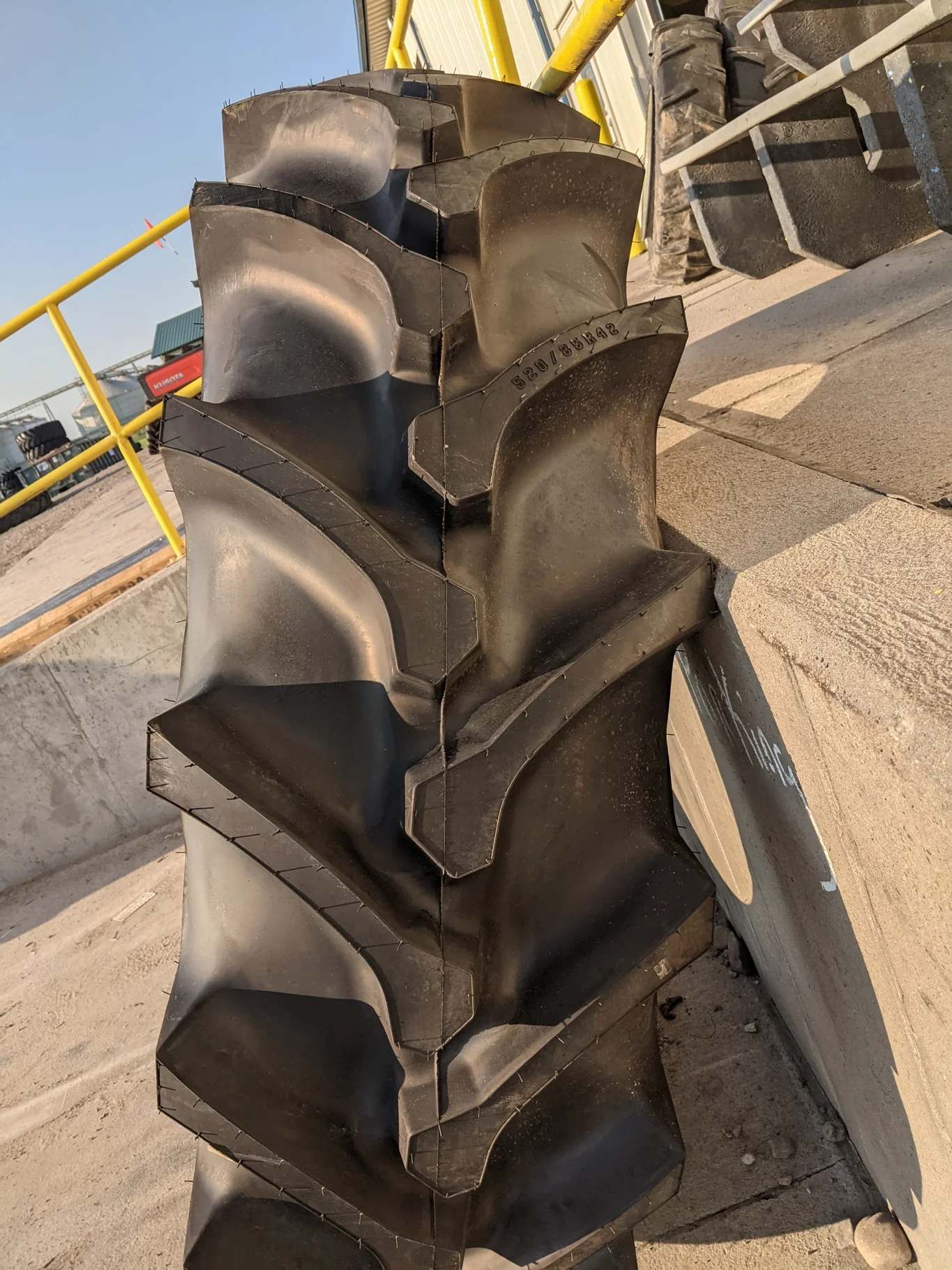 TAKE-OFF IF520/85R42 CFO FIRESTONE RADIAL CHAMPION SPADE GRIP R-2 (169B) TL image 3