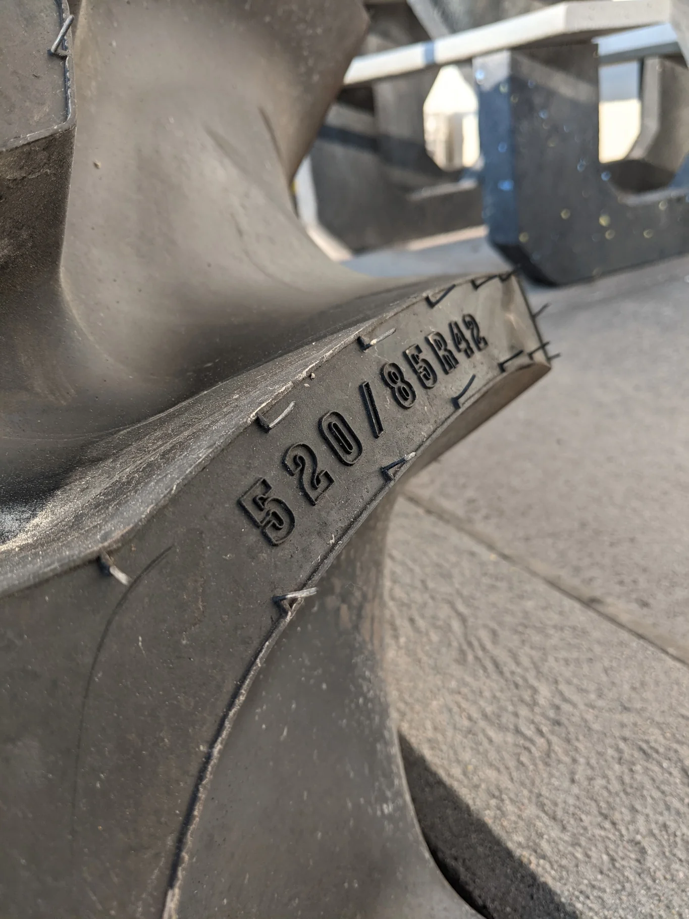 TAKE-OFF IF520/85R42 CFO FIRESTONE RADIAL CHAMPION SPADE GRIP R-2 (169B) TL image 4