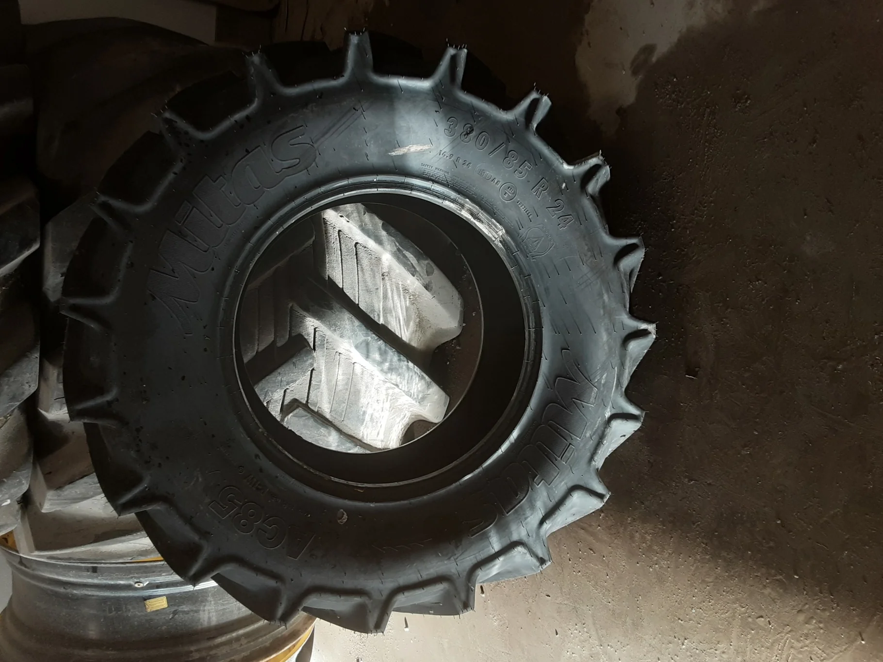 TAKE OFF 380/85R24 (14.9R24) Mitas AC85 131A8/131B TL