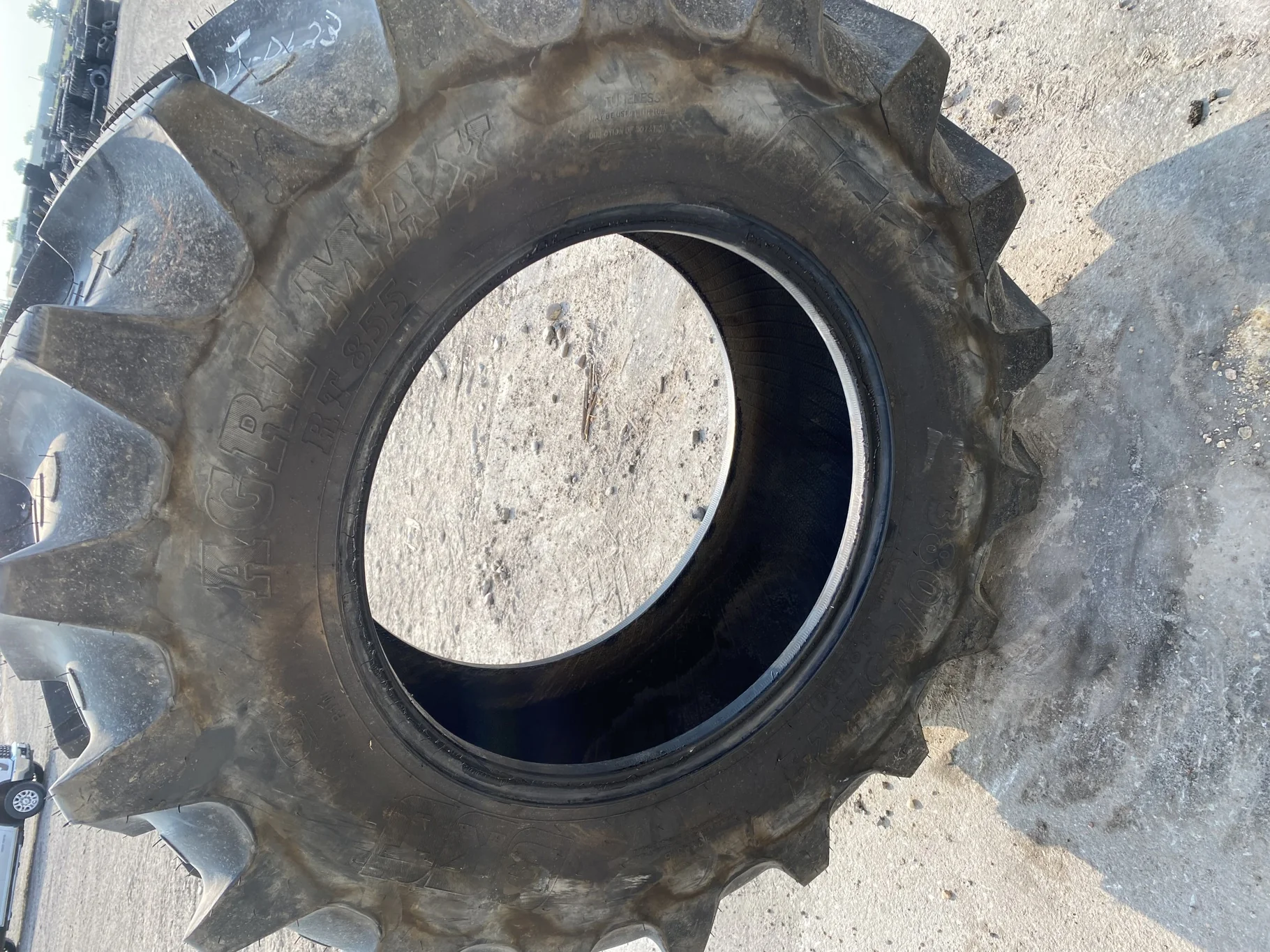 Take Off 380/85R24 (14.9 R24) BKT Agrimax RT 855 R-1W 131A8 TL - Excellent Condition image 3