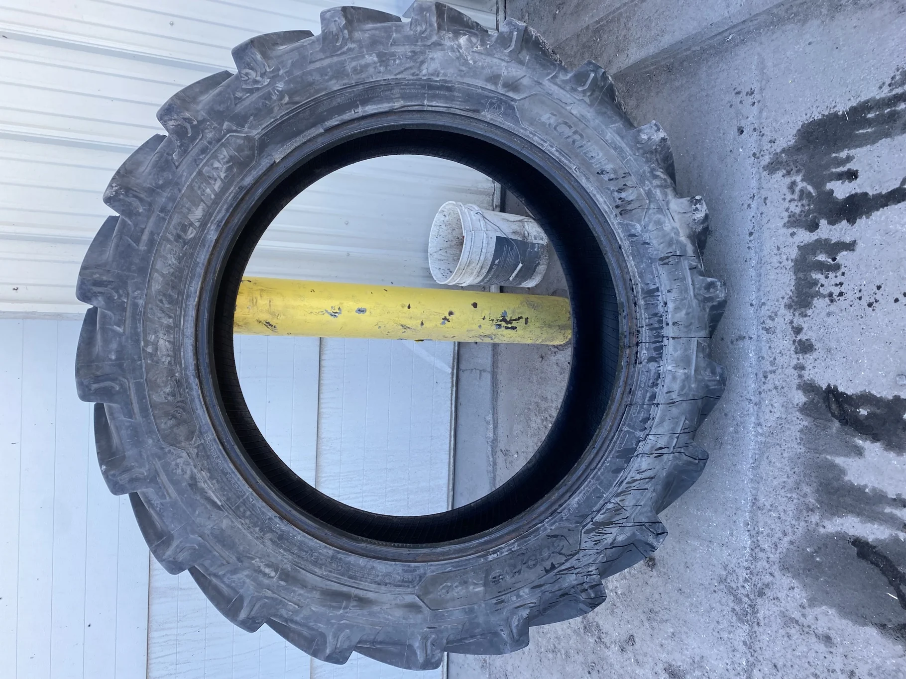 Used 95% 380/80R38 Michelin AgriBib 2 R-1W 142A8/139D TL ( slight lug stubble/cuts)