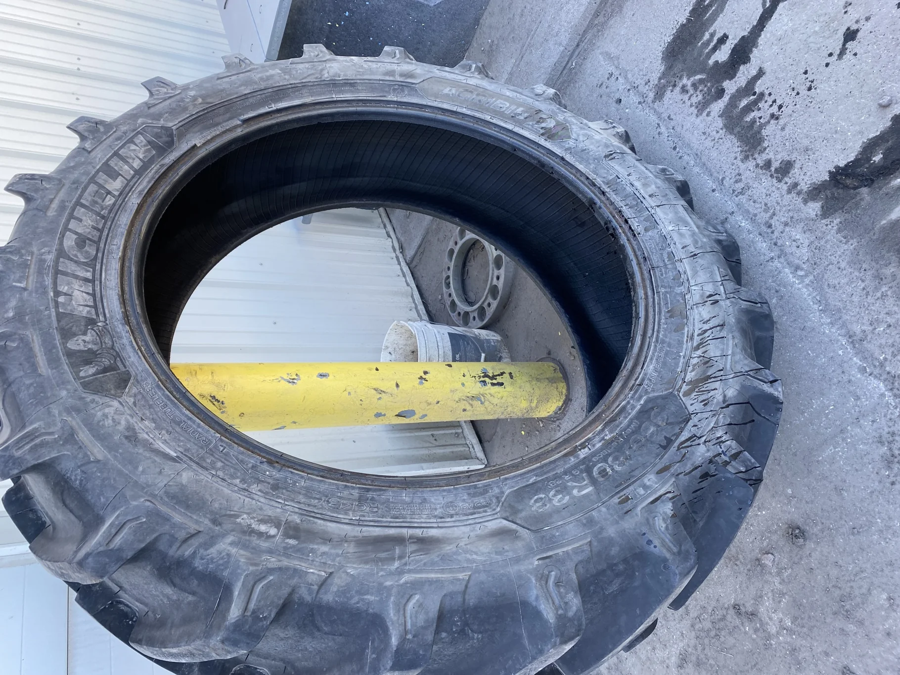 Used 95% 380/80R38 Michelin AgriBib 2 R-1W 142A8/139D TL ( slight lug stubble/cuts) image 2