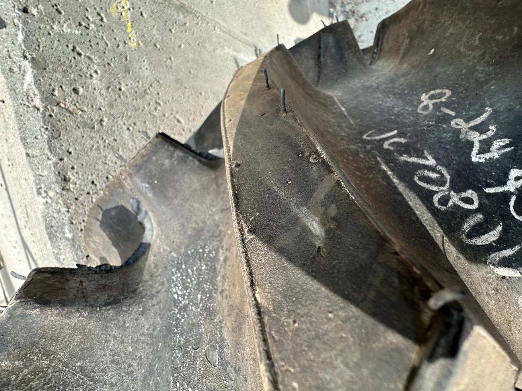 TAKE-OFF 420/90R30 GY SPECIAL SURE GRIP TD8 RADIAL R-2 (142A8/B) TL image 4