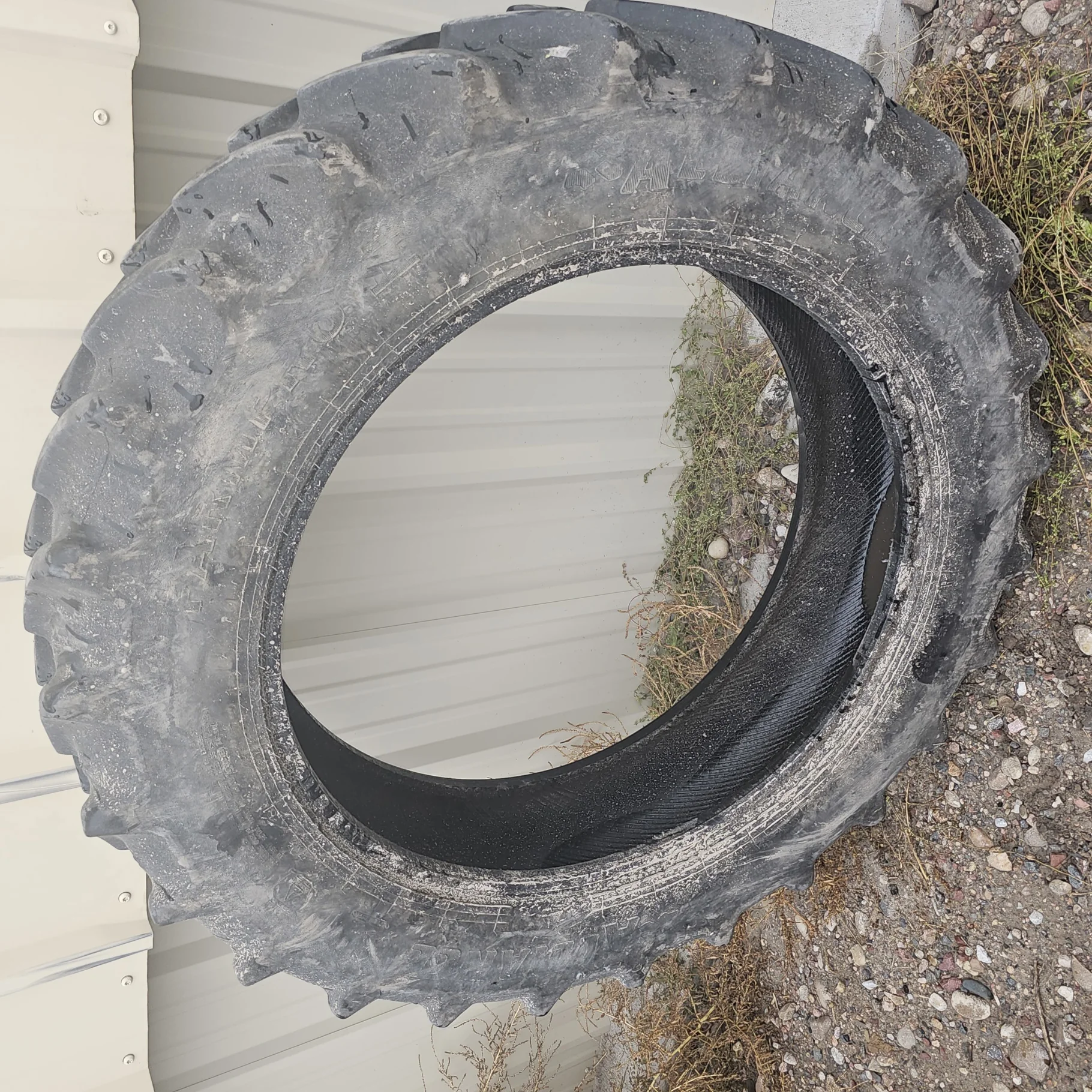 Used 60% 320/85R34 Alliance Farm Pro 2 - Narrow Radial R-1 (133A8) TL - Fair Condition image 2
