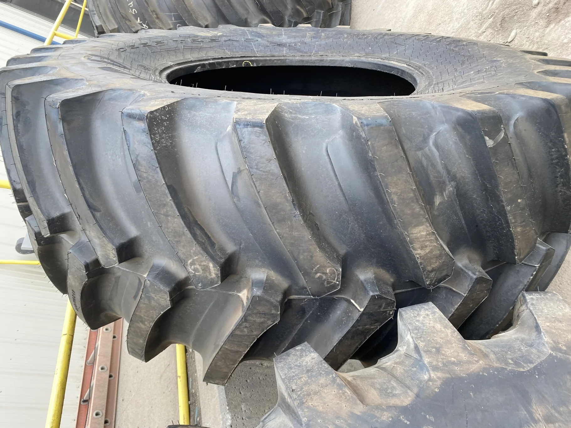 Take Off IF850/75R42 CFO Firestone Radial Deep Tread 23 R-1W 186B TL - Excellent Condition (Lug Cuts image 2