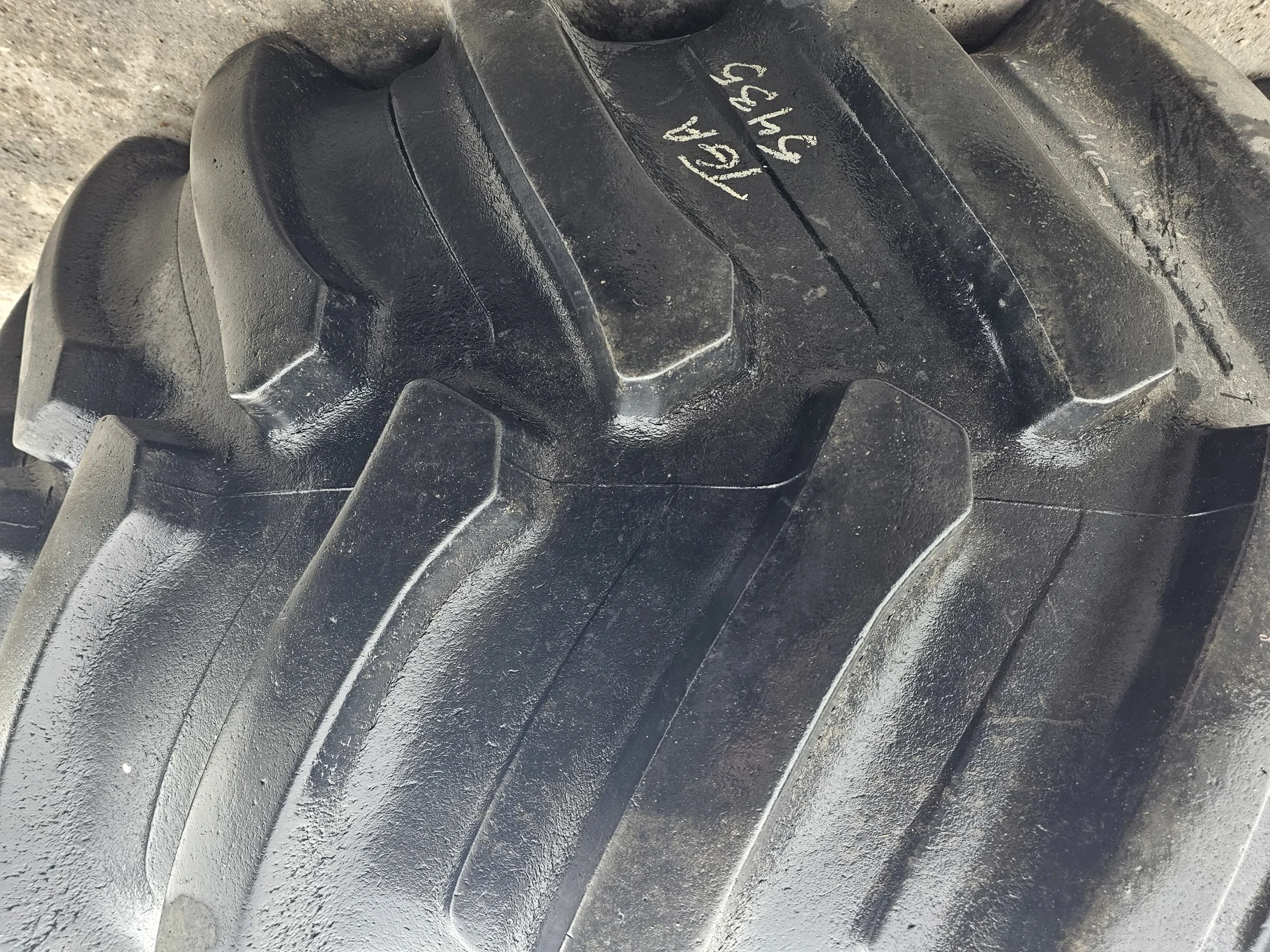 Used 90% 800/70R38 Firestone Maxi Traction R-1W 173D TL - Good Condition  _x000D_
(Lug Stubble, Weat image 3