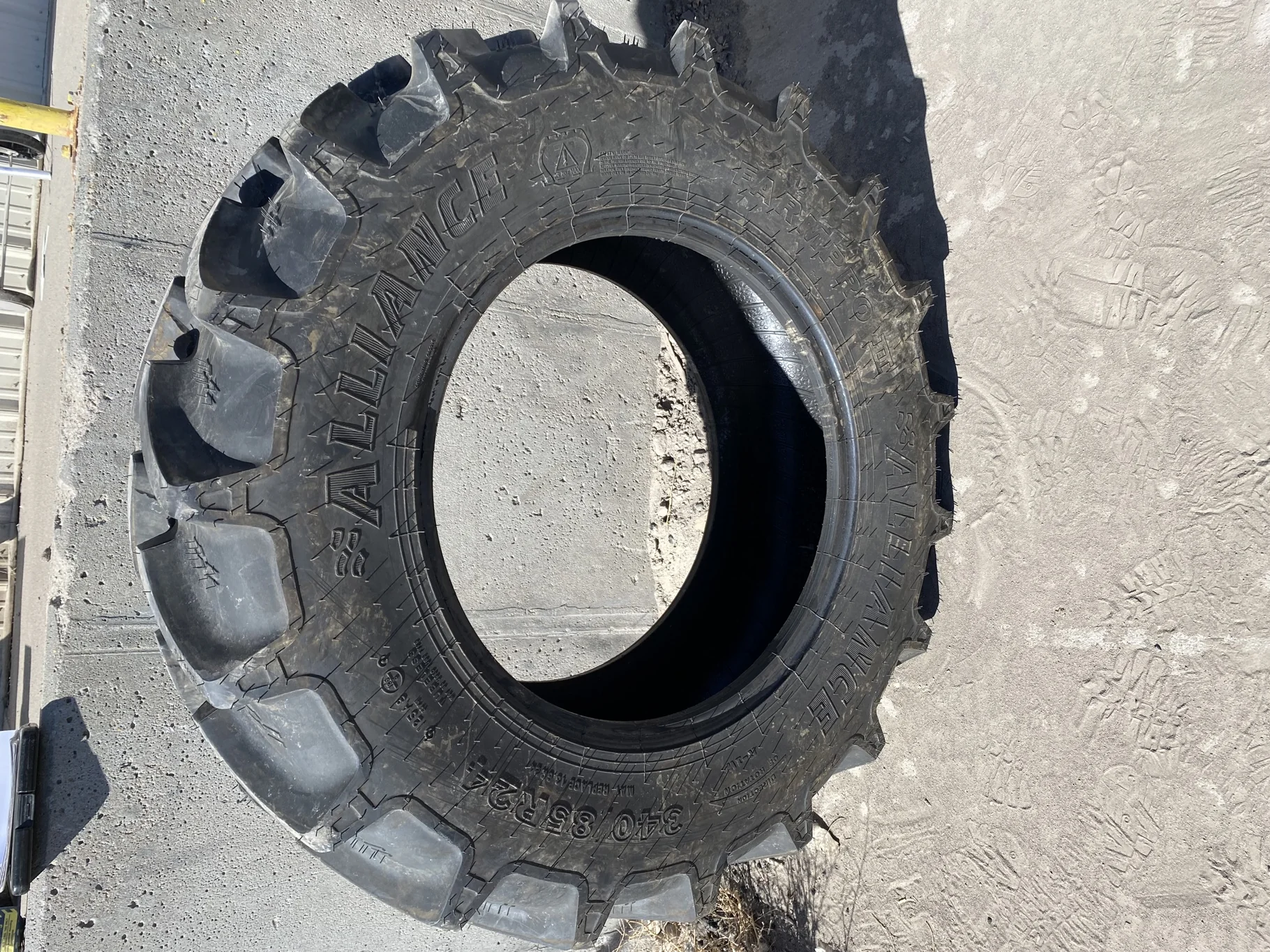 Used 95% 340/85R24 (12.4R24) Alliance Farmpro2 R-1W TL (lug cuts) Excellent Condition