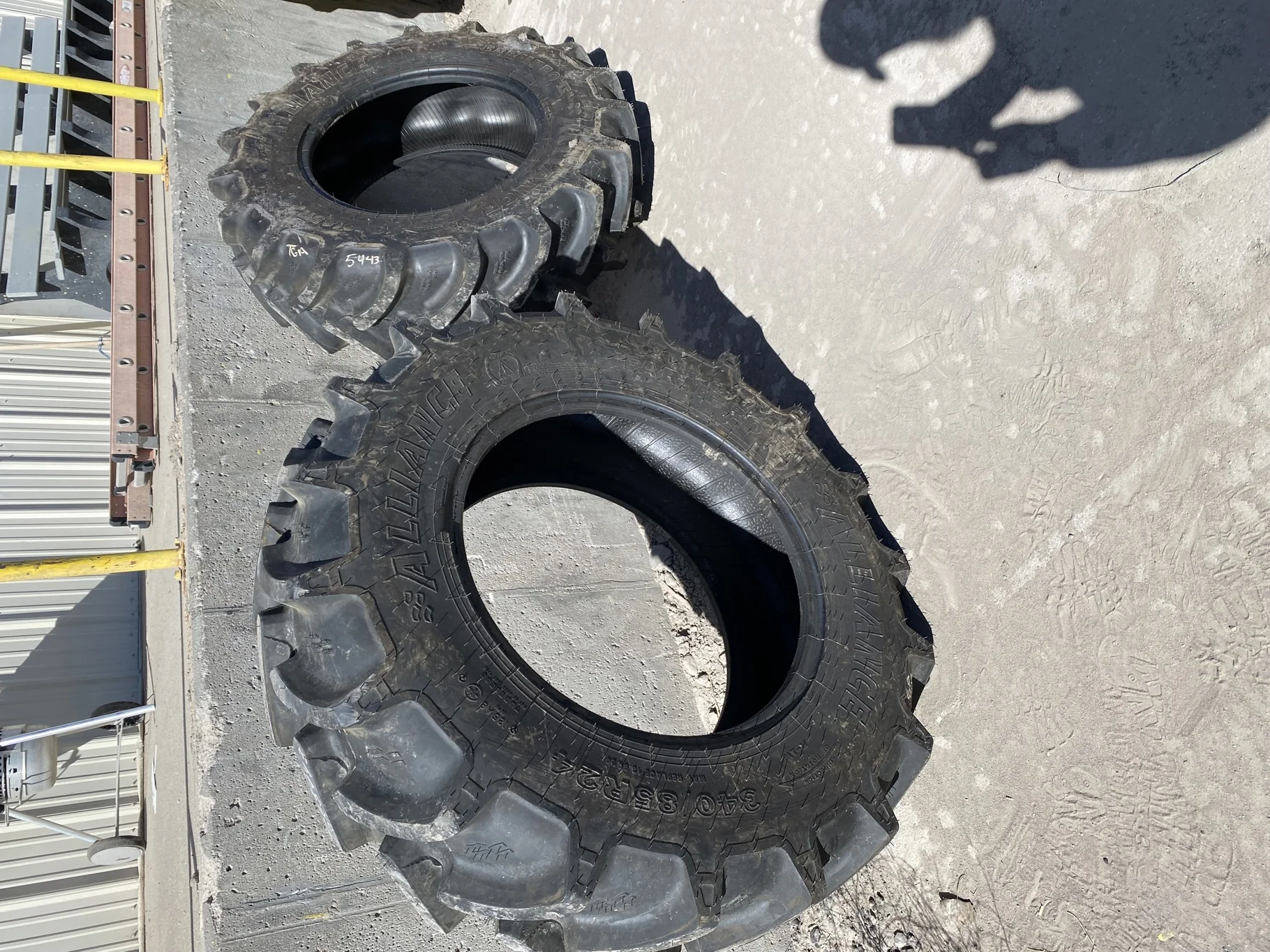 Used 95% 340/85R24 (12.4R24) Alliance Farmpro2 R-1W TL (lug cuts) Excellent Condition image 2