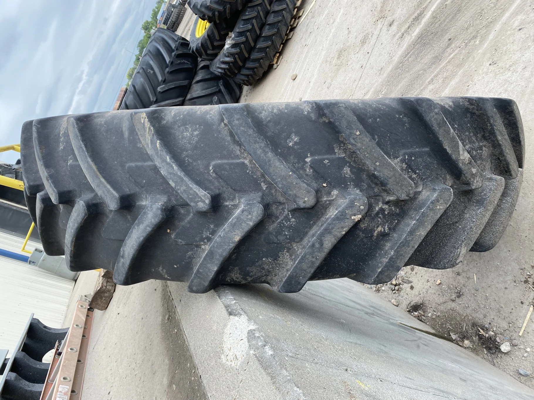 Used 70% 480/80R50 (18.4R50) Michelin AgriBib R-1W 159A8/159B TL - Fair Condition  _x000D_
(Sidewall image 2