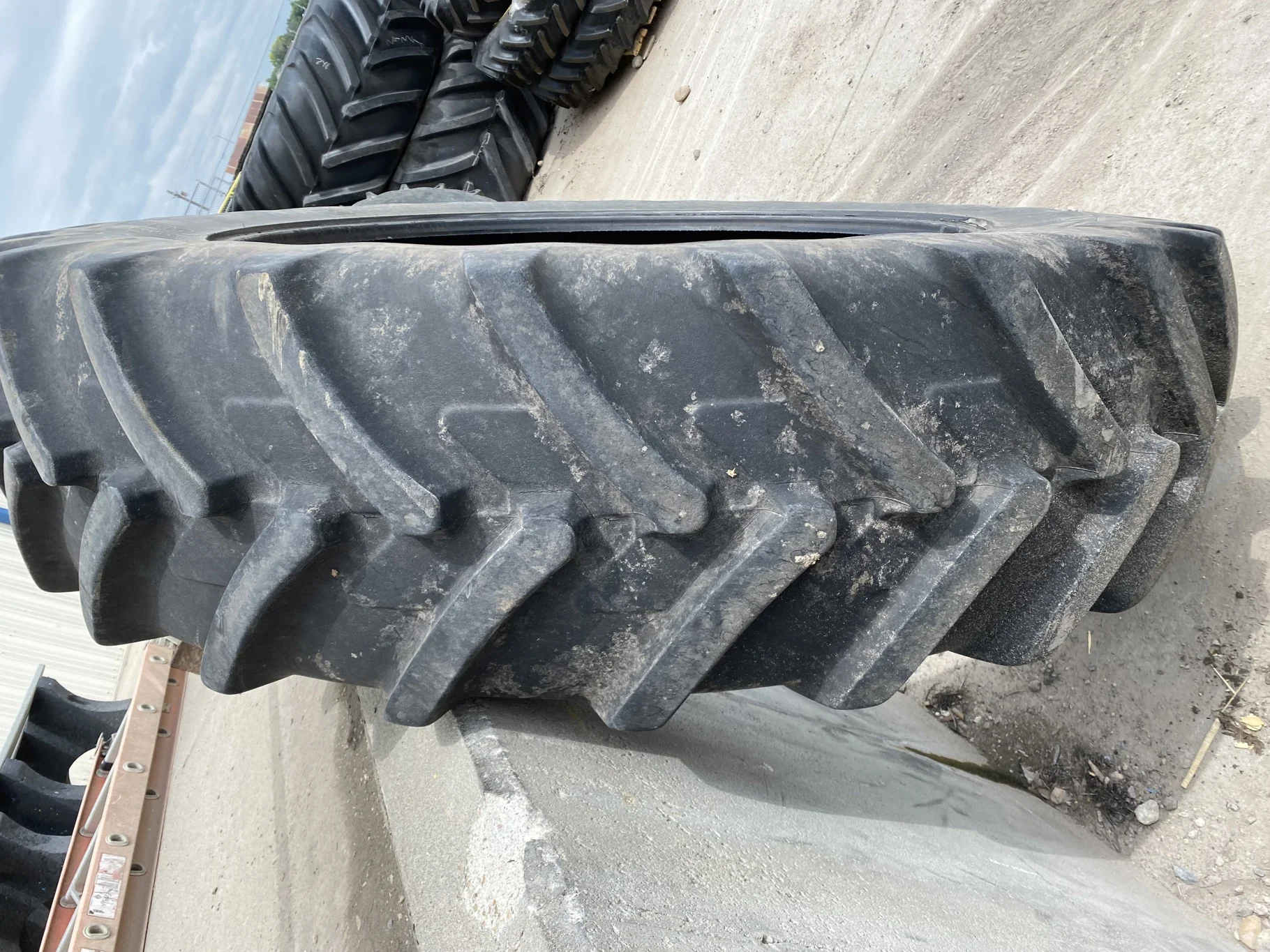 Used 70% 480/80R50 (18.4R50) Michelin AgriBib R-1W 159A8/159B TL - Fair Condition  _x000D_
(Weatheri image 2