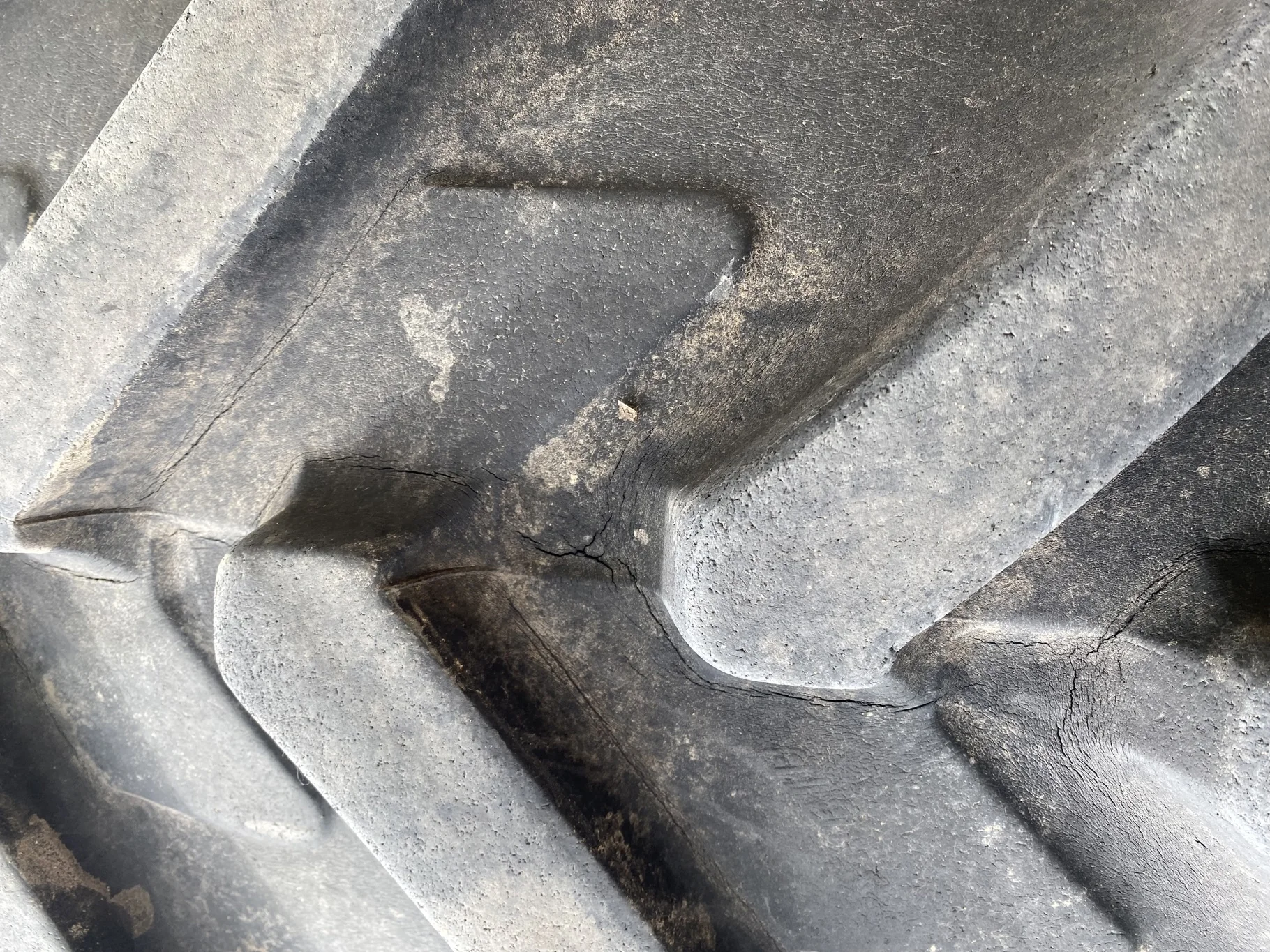 Used 70% 480/80R50 (18.4R50) Michelin AgriBib R-1W 159A8/159B TL - Fair Condition  _x000D_
(Weatheri image 6