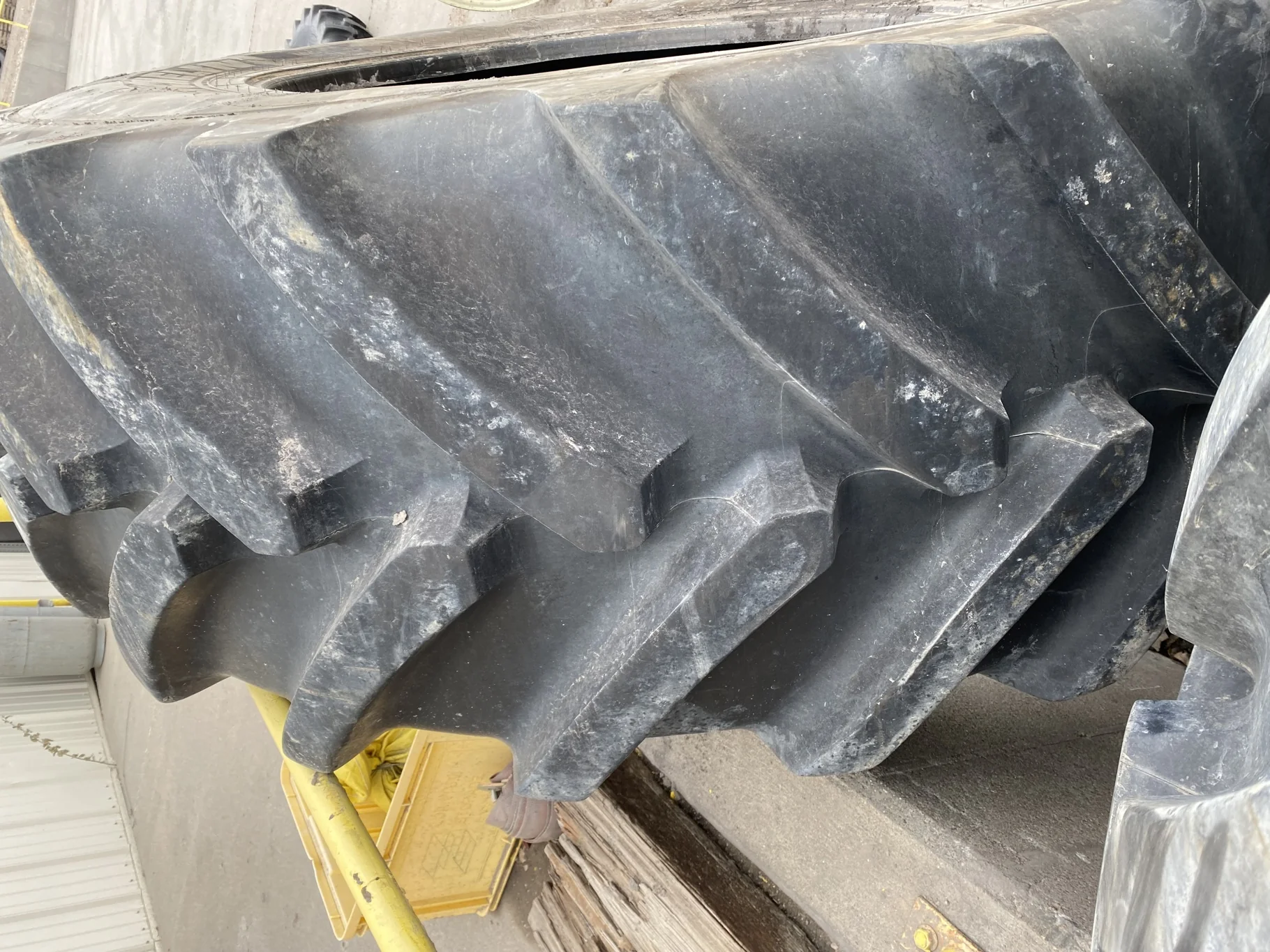 Used 90% IF750/75R46 Michelin AxioBib R-1W (186D) TL Sidewall Cuts, Lug Cuts) image 3