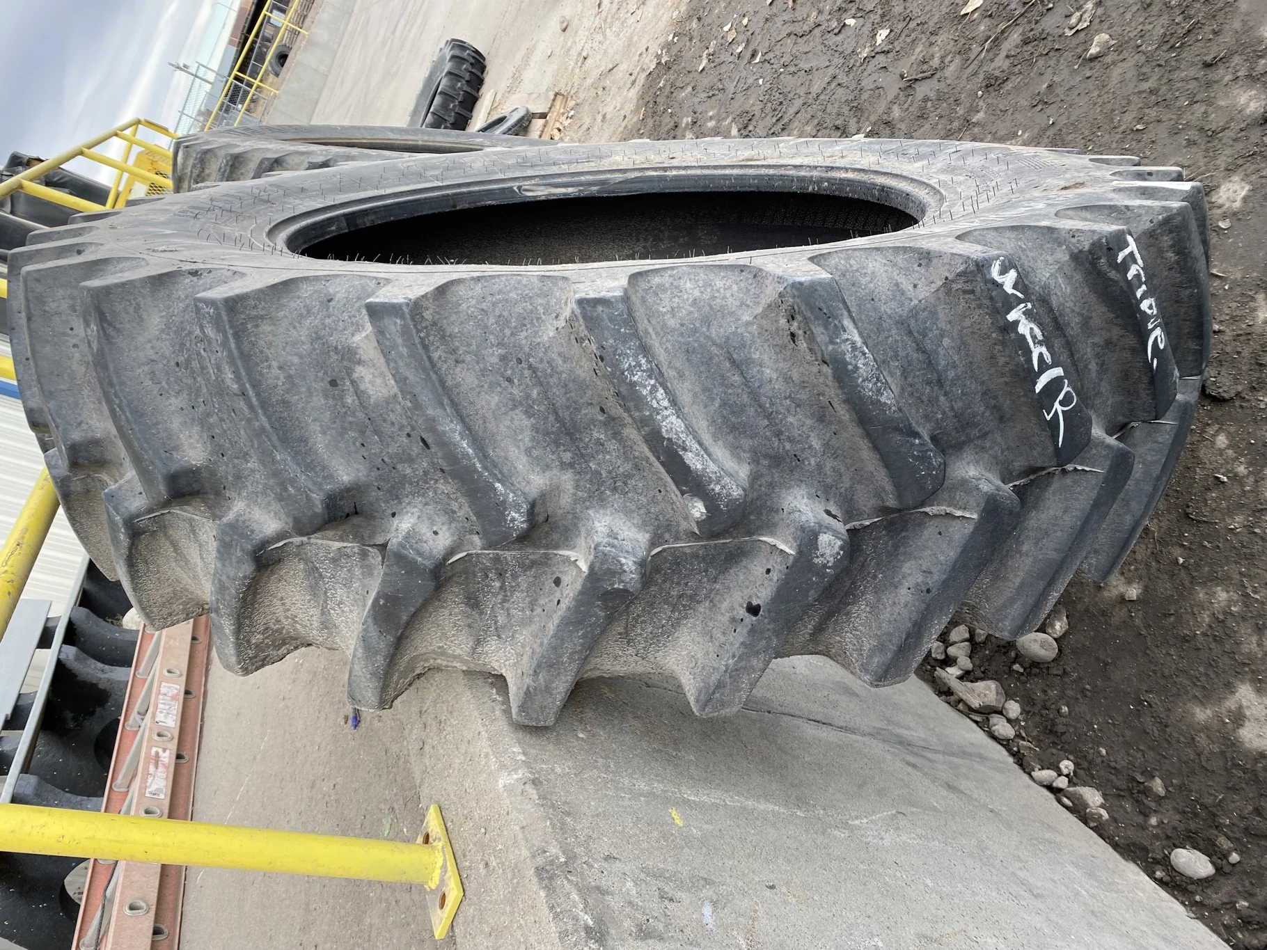 Used 90% 520/85R46 Firestone Radial Deep Tread 23 R-1W (158A8/B) TL (tread wear-BIG cut in b/w lugs image 3