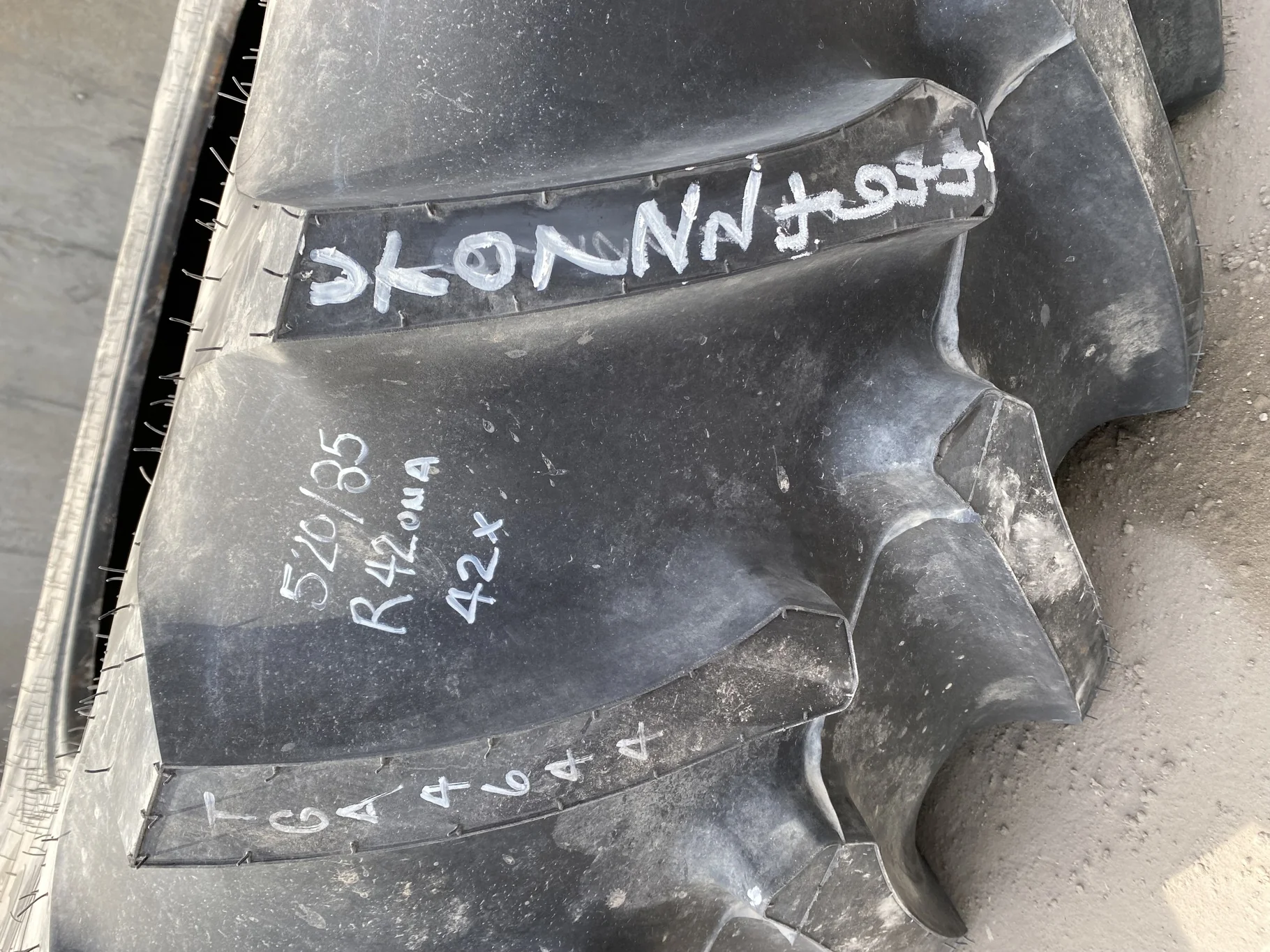 Take Off 520/85R42 Firestone Radial All Traction 23 R-1W 157B TL - Excellent Condition   (Lug CUts) image 5