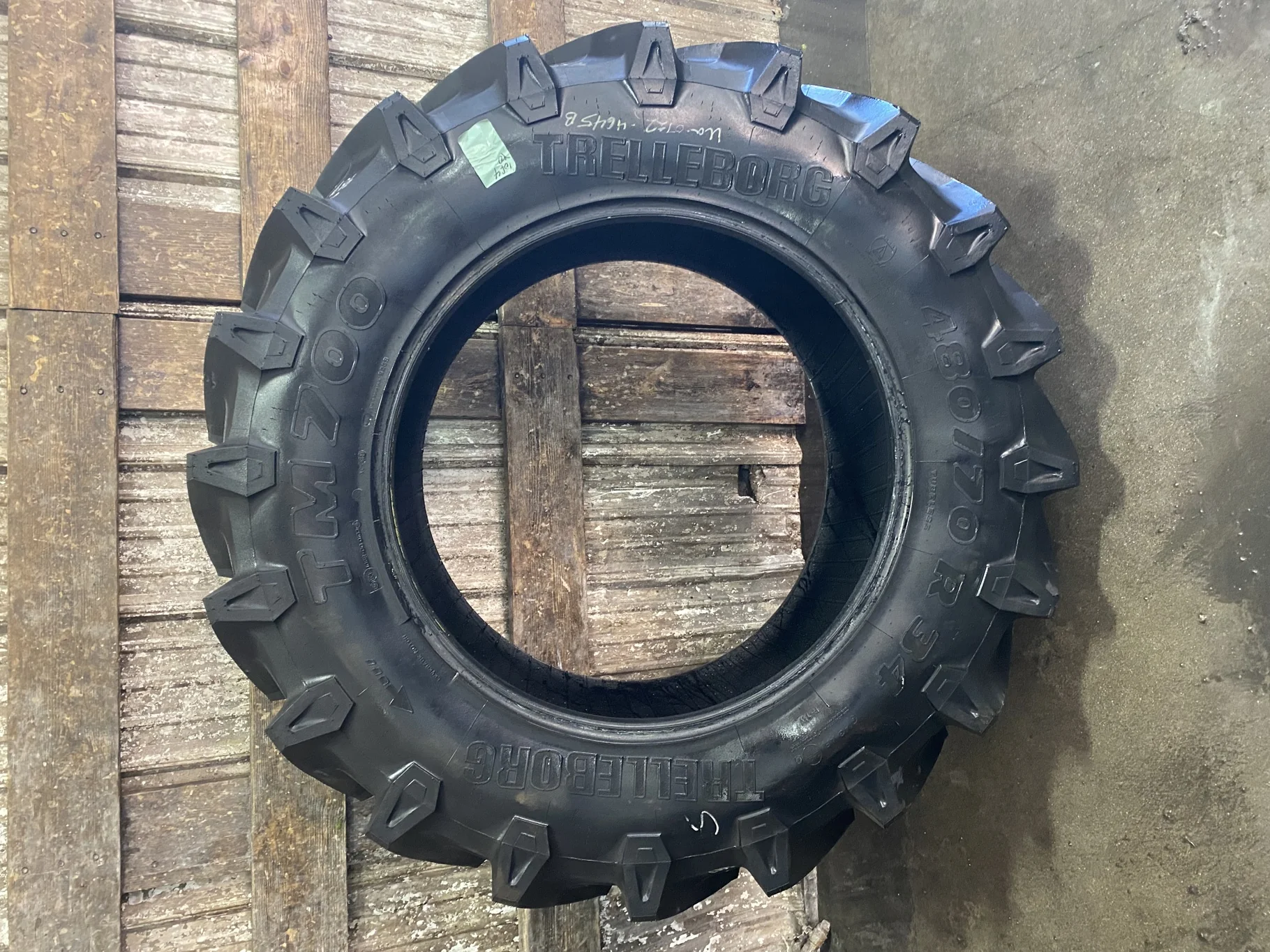TAKE-OFF 480/70R34 TRELLEBORG TM700 R-1W 143A8 TL image 2
