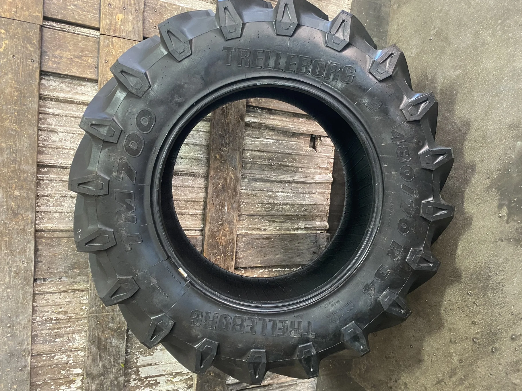 TAKE-OFF 480/70R34 TRELLEBORG TM700 R-1W 143A8 TL image 3
