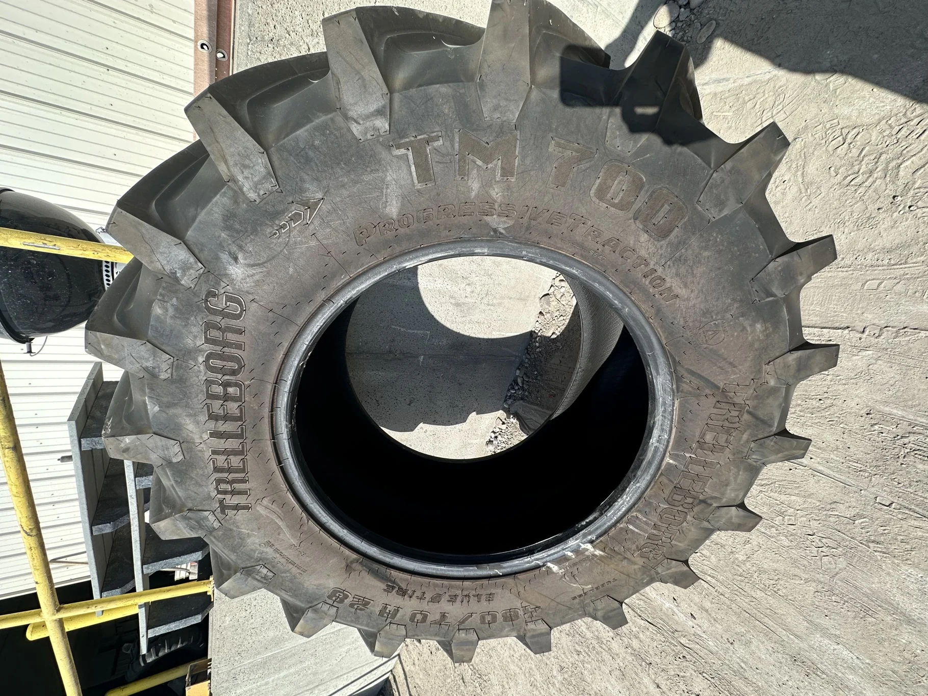 TAKE-OFF 480/70R28 TRELLEBORG TM700 R-1W 140D TL