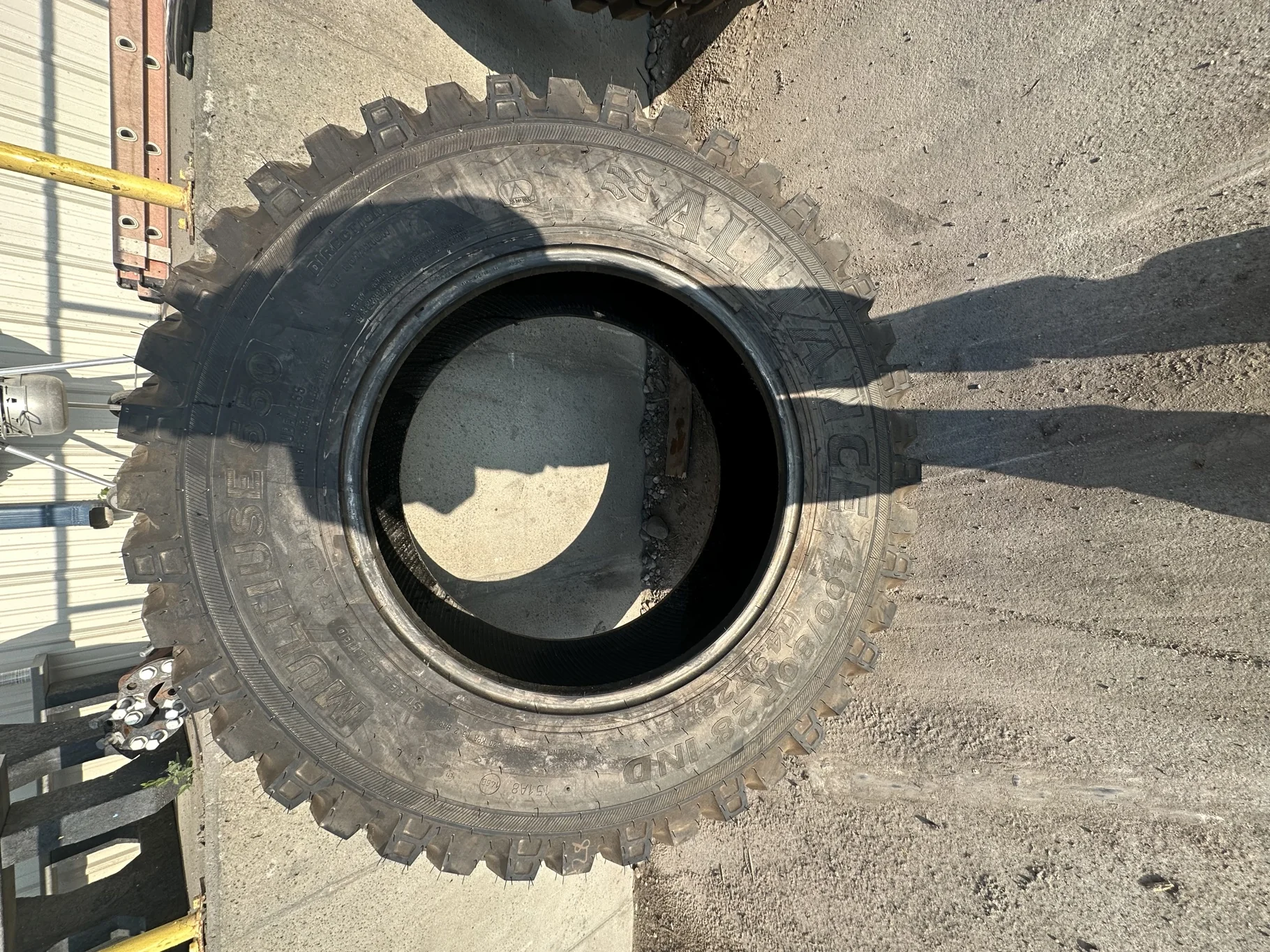 Take Off 400/80R28 Alliance 550 Steel Belted Multi Use (151A8/146D) TL - Excellent Condition  
(Slig image 2
