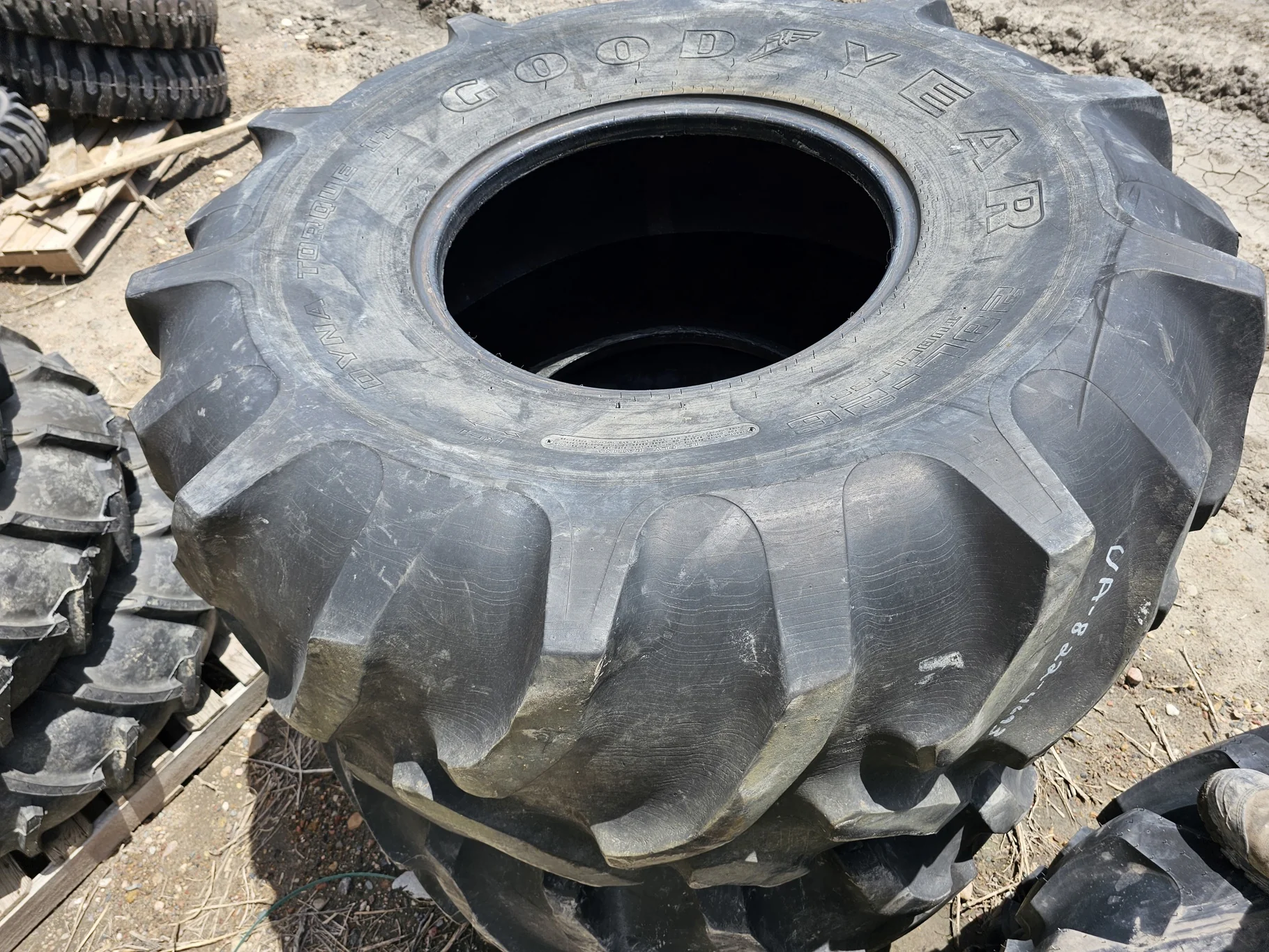 Used 55% 28L-26 Goodyear Dyna Torque II F(12Ply) R-1 TL (Stubble, Lug Cuts, Cuts Between Lugs image 2