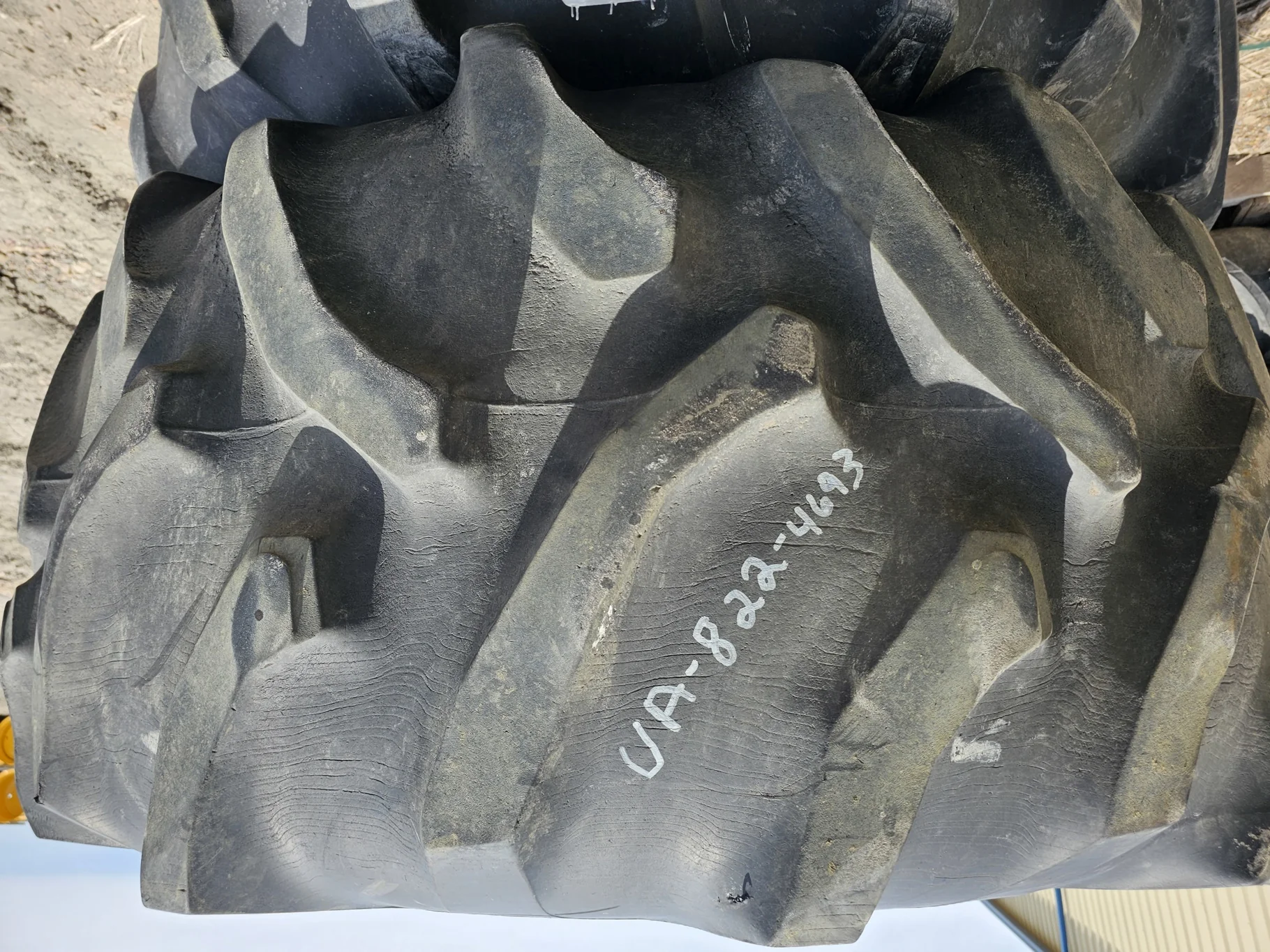 Used 55% 28L-26 Goodyear Dyna Torque II F(12Ply) R-1 TL (Stubble, Lug Cuts, Cuts Between Lugs image 3