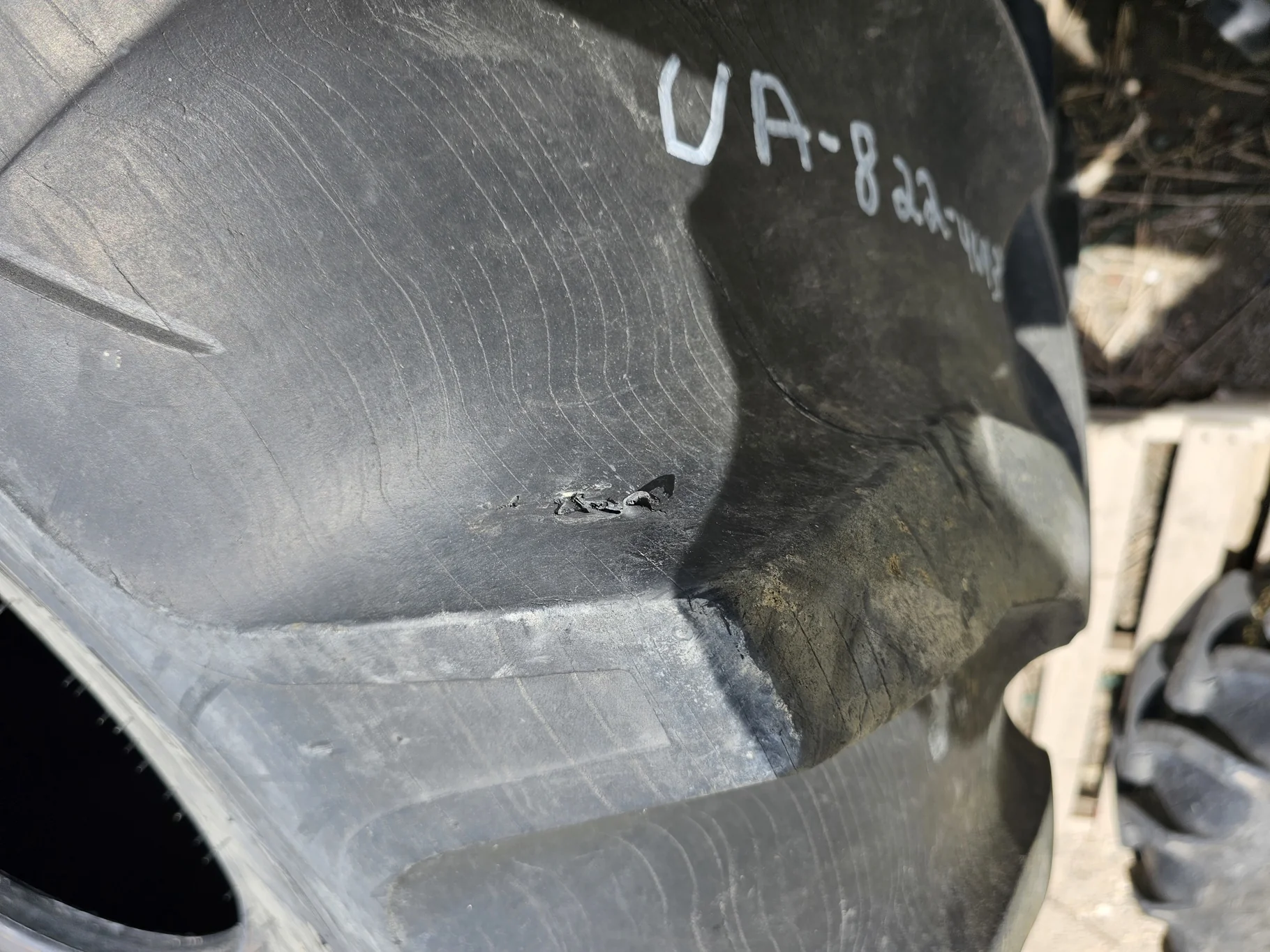 Used 55% 28L-26 Goodyear Dyna Torque II F(12Ply) R-1 TL (Stubble, Lug Cuts, Cuts Between Lugs image 5