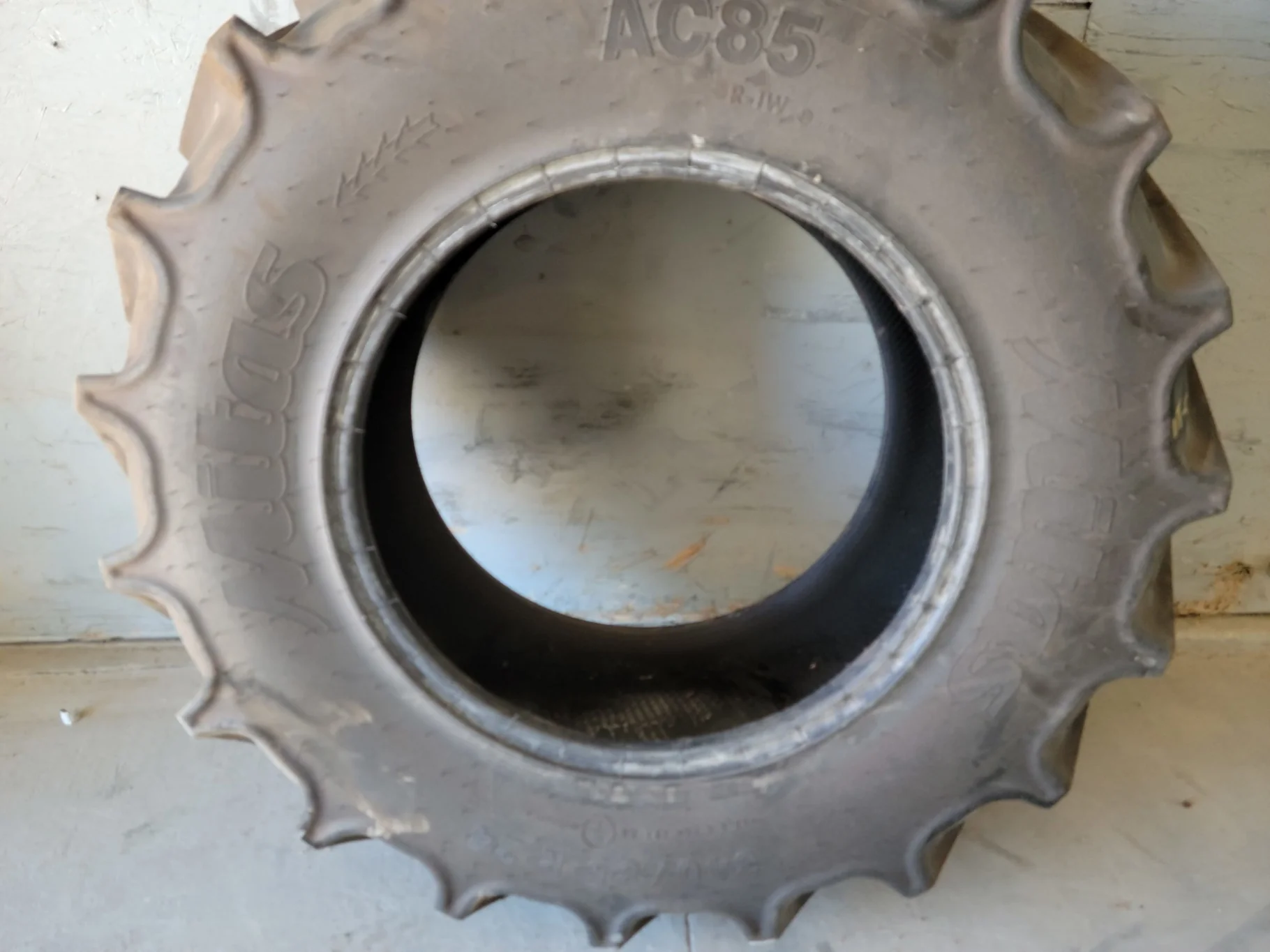 Used 85% 340/85R24 (13.6R24) Mitas AC85 125A8/125B TL image 2