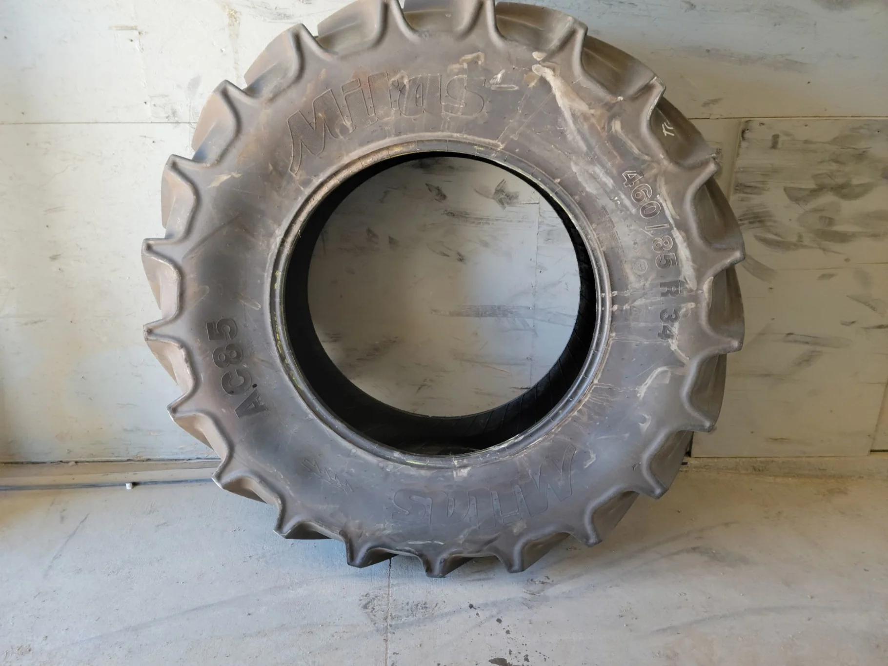 Used 90% 460/85R34 (18.4R34) Continental Contract AC85 147A8/147B TL