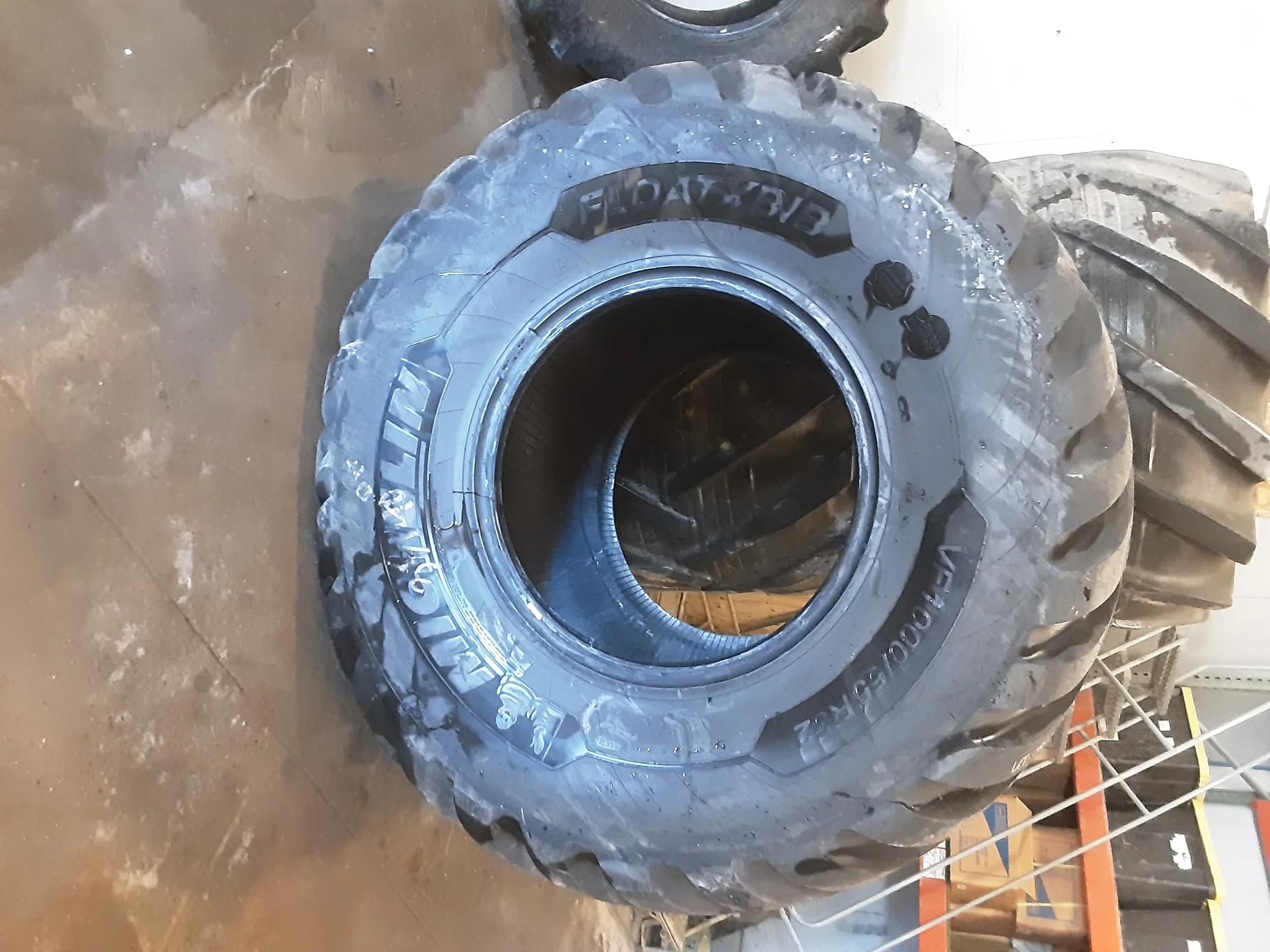 TAKE OFF VF1000/55R32 Michelin FloatXBib 197D/193E TL image 2