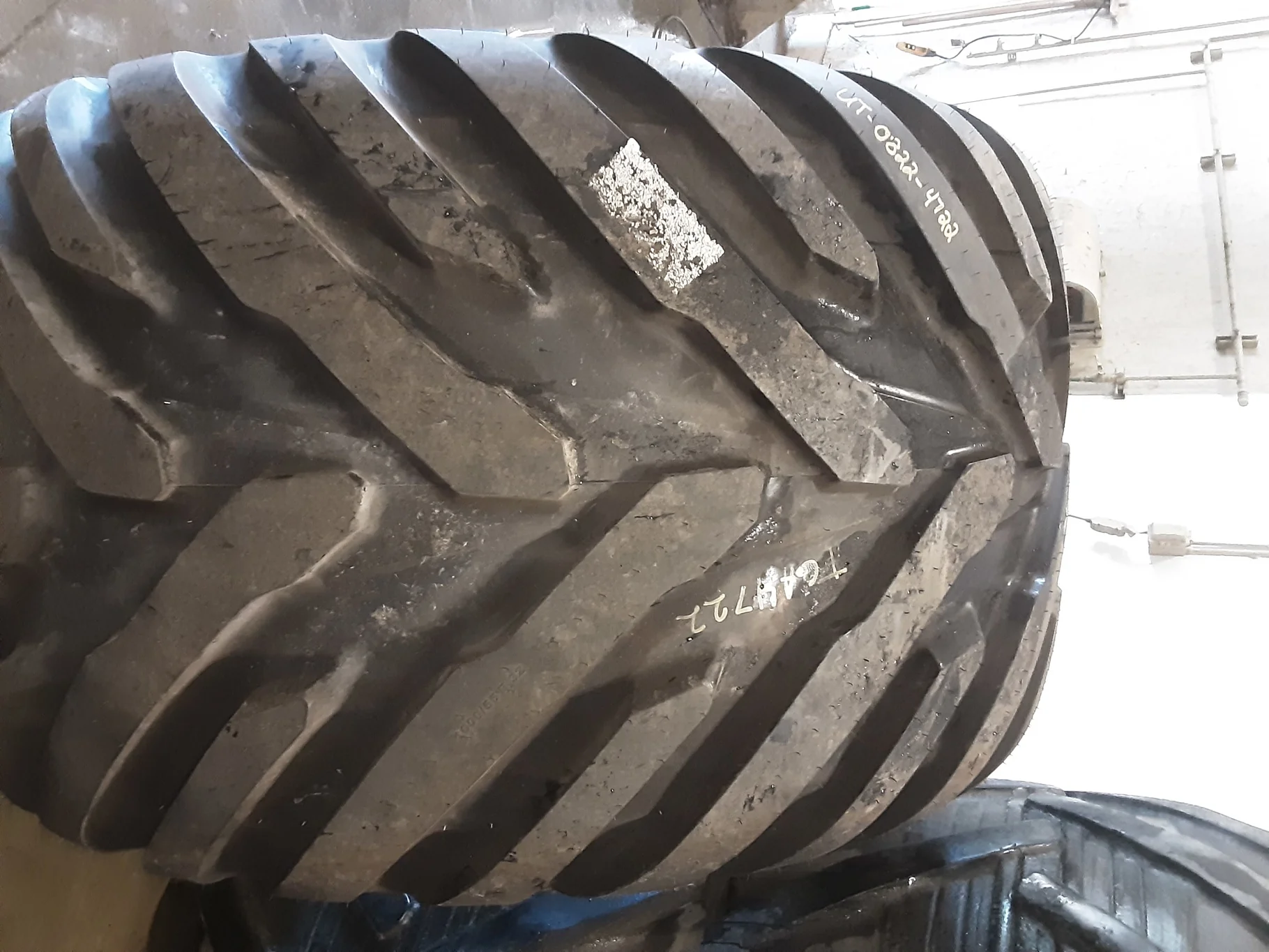 TAKE OFF VF1000/55R32 Michelin FloatXBib 197D/193E TL image 4