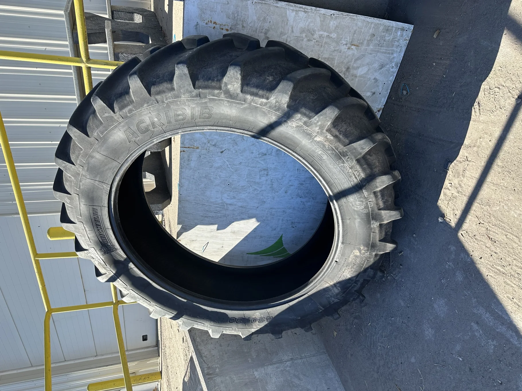 Used 65% 480/80R50 (18.4R50) Michelin AgriBib  R-1W (159A8/159B) TL - Good Condition  _x000D_
(Weath