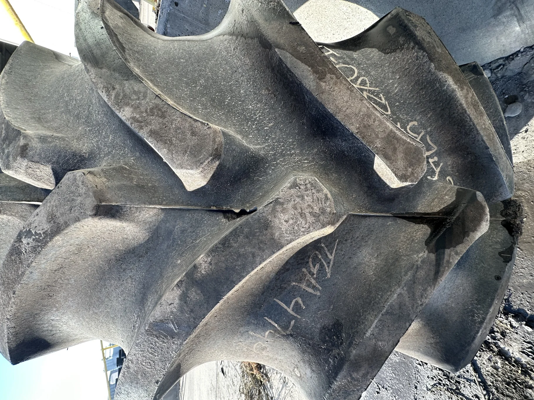 Used 80% 600/70R28 Firestone Radial All Traction DT R-1W 164B TL (Lug Stubble, Lug Cuts, image 3
