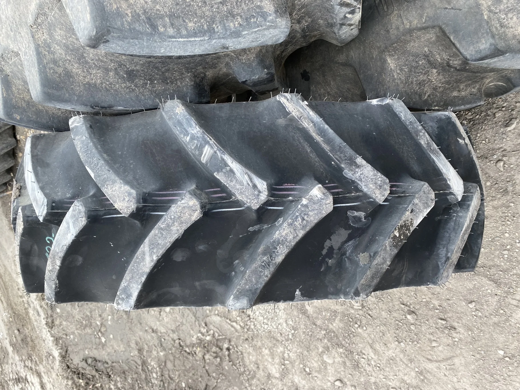 Take Off 320/85R24 (12.4R24) Mitas AC85 122A8/122B TL - Excellent Condition image 3