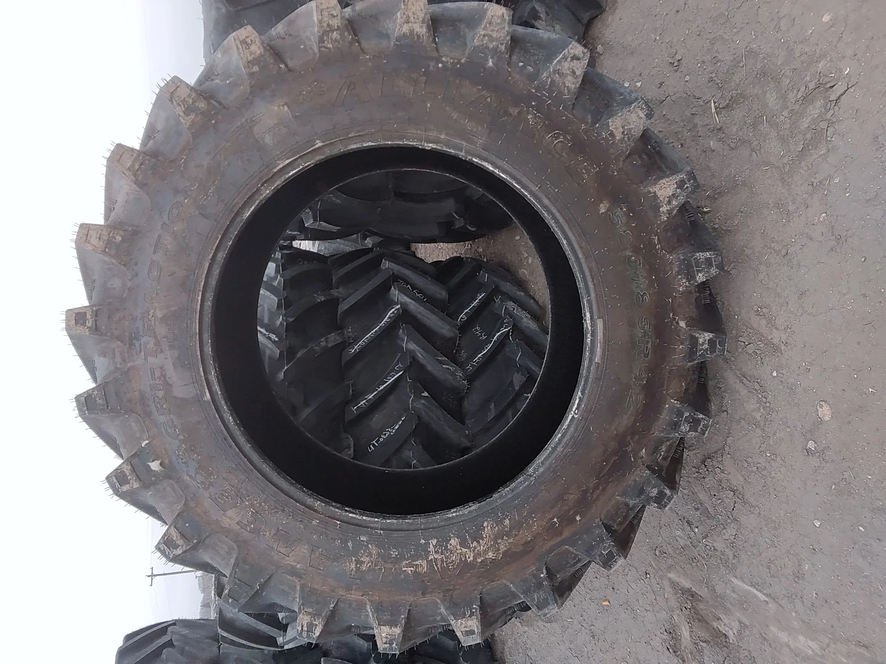 Take Off 580/85R42 Alliance 385 Agri-Star R-1W 85 Series TL - Excellent Condition image 2