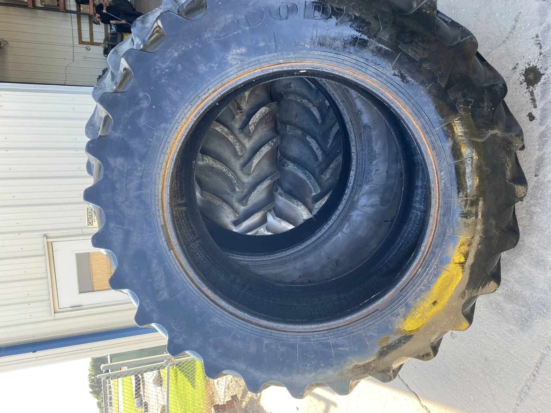Used 70% 520/85R42 Goodyear UltraTorque Radial DT712 (157A8) R-1 TL (split between the lugs) - Good image 3
