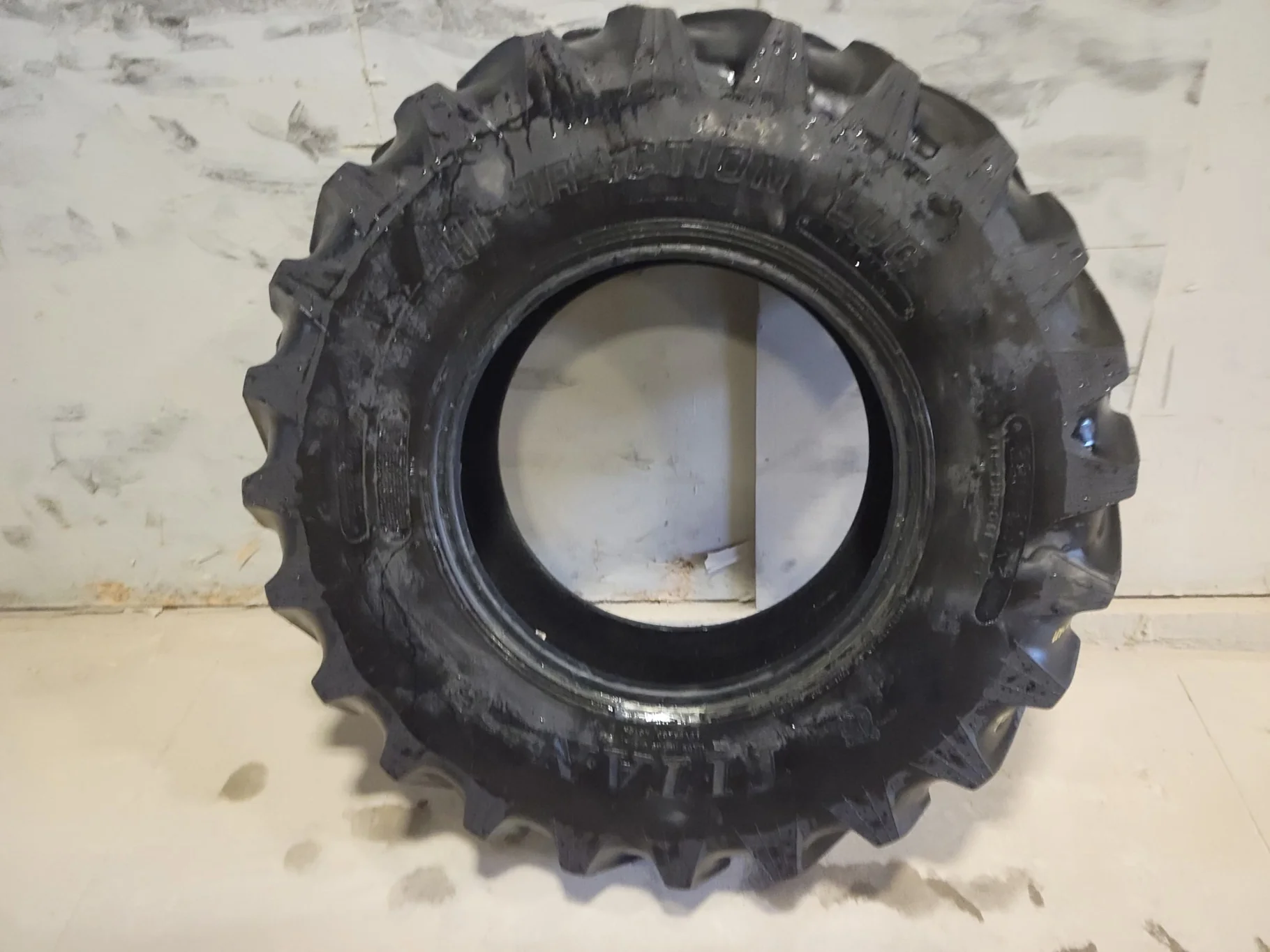Used 70% 380/85R24 Titan Hi Traction Lug R1 143A8 TL