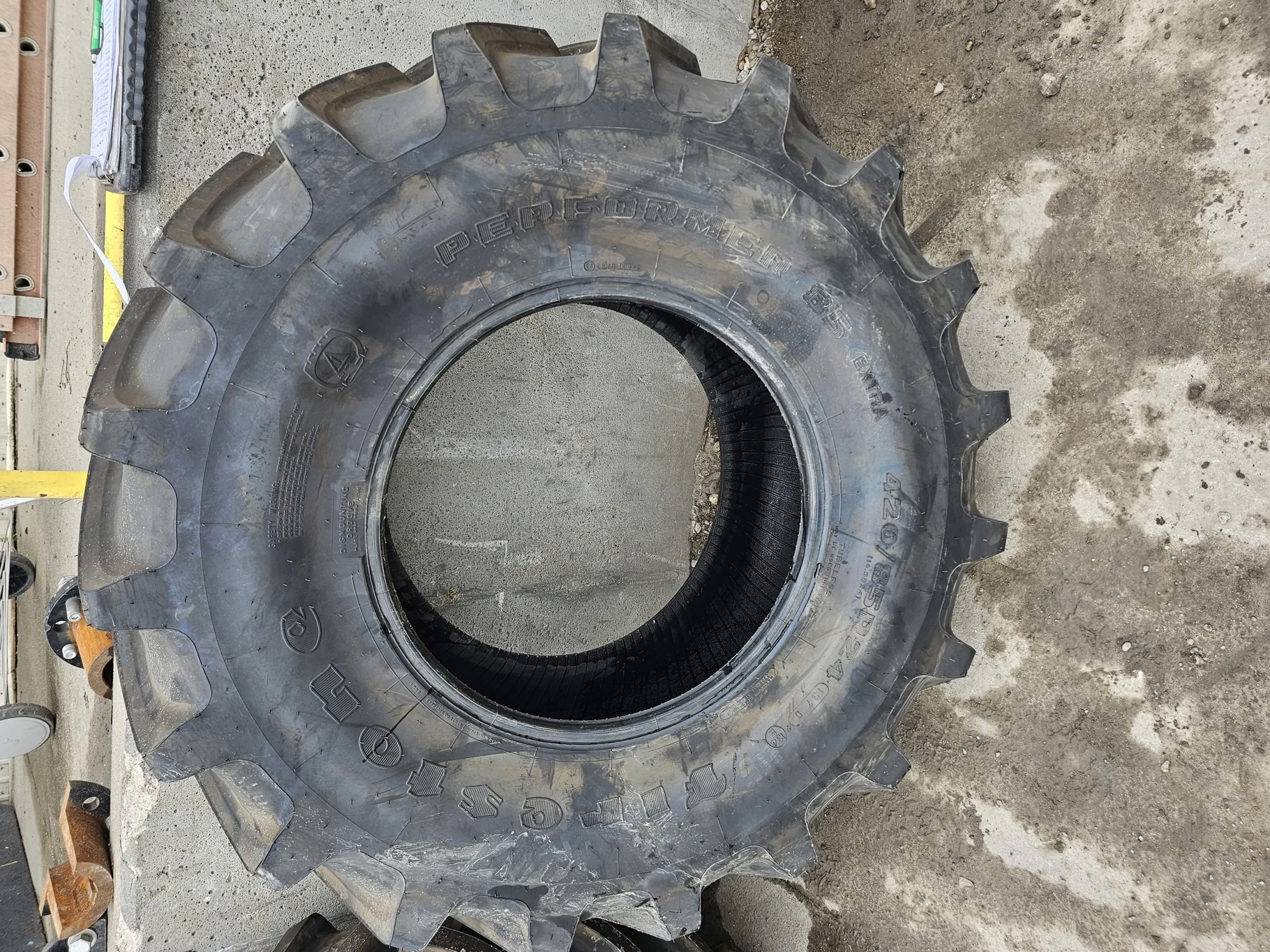 Used 99% 420/85R24 Firestone Performer 85 R-1W (137D) TL  _x000D_
(Stubble) image 2