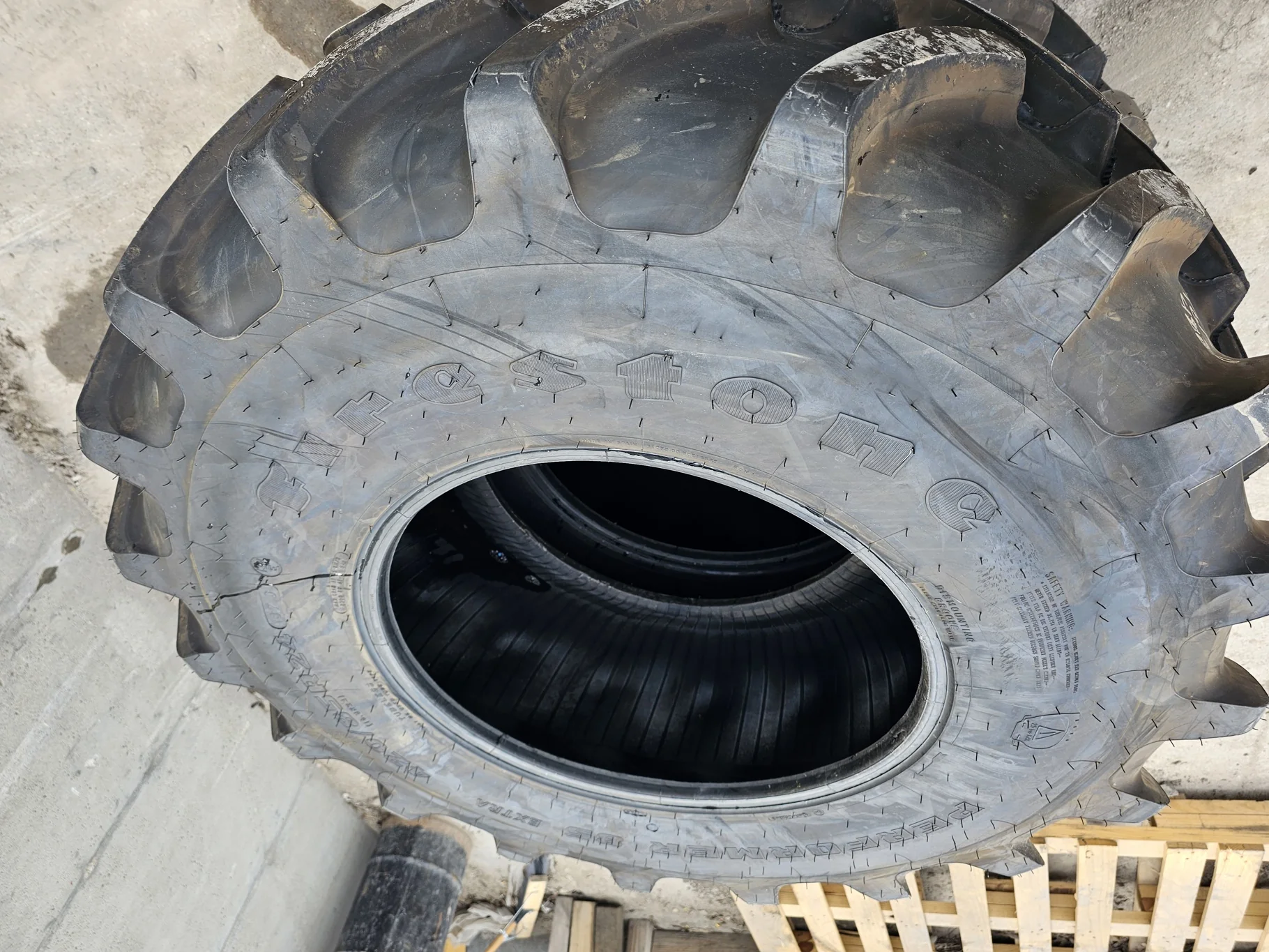 Used 99% 420/85R24 Firestone Performer 85 R-1W (137D) TL (Lug Stubble)