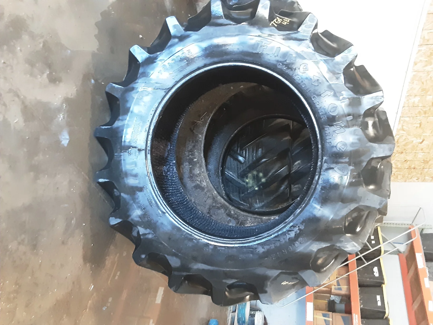 USED 70% 520/85R42 FIRESTONE CHAMPION SPADE GRIP R-2 (165A8) TL